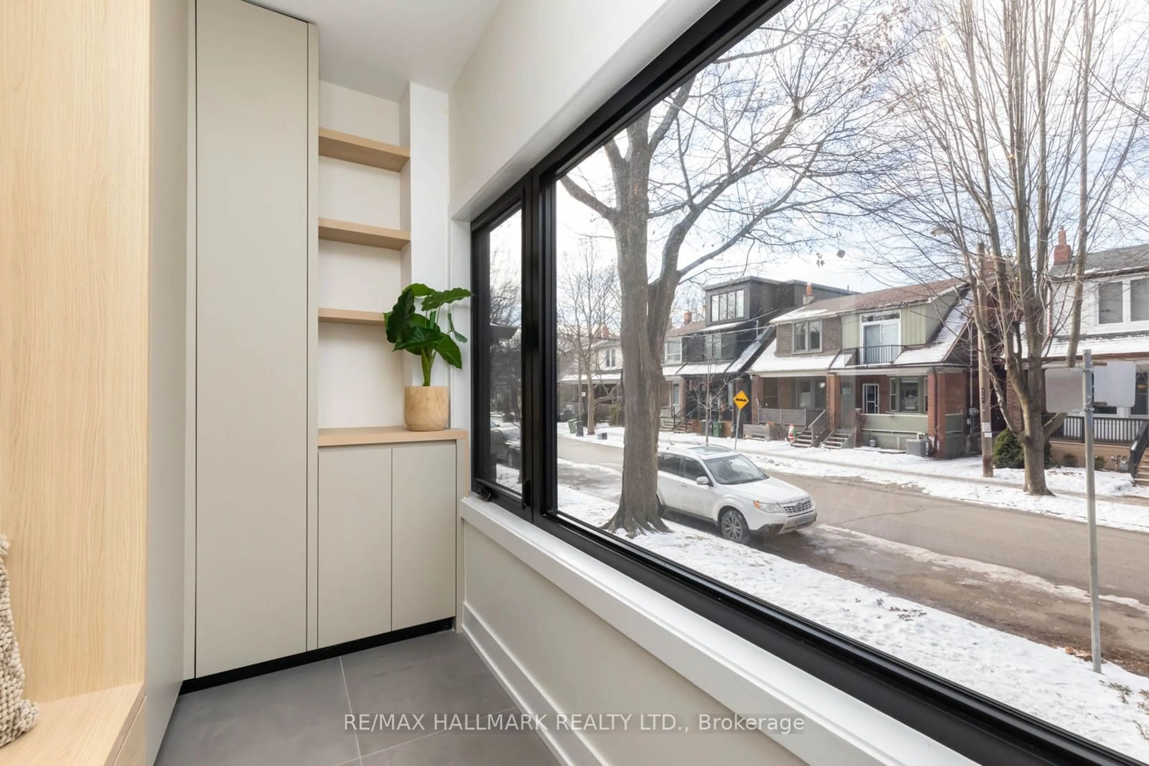 Indoor entryway for 147 Parkmount Rd, Toronto Ontario M4J 4V3