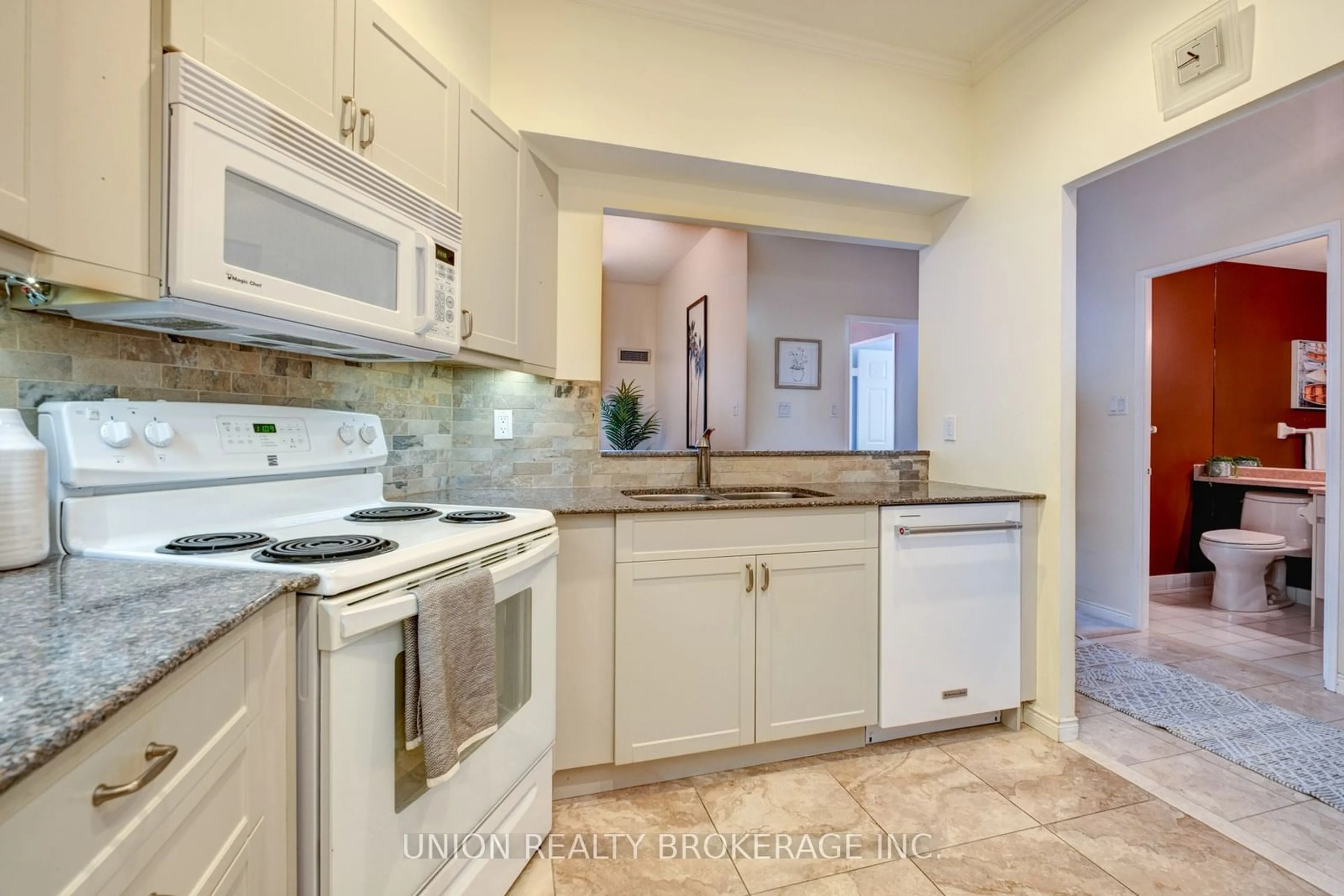 Standard kitchen, ceramic/tile floor for 10 Guildwood Pkwy #1417, Toronto Ontario M1E 5B5