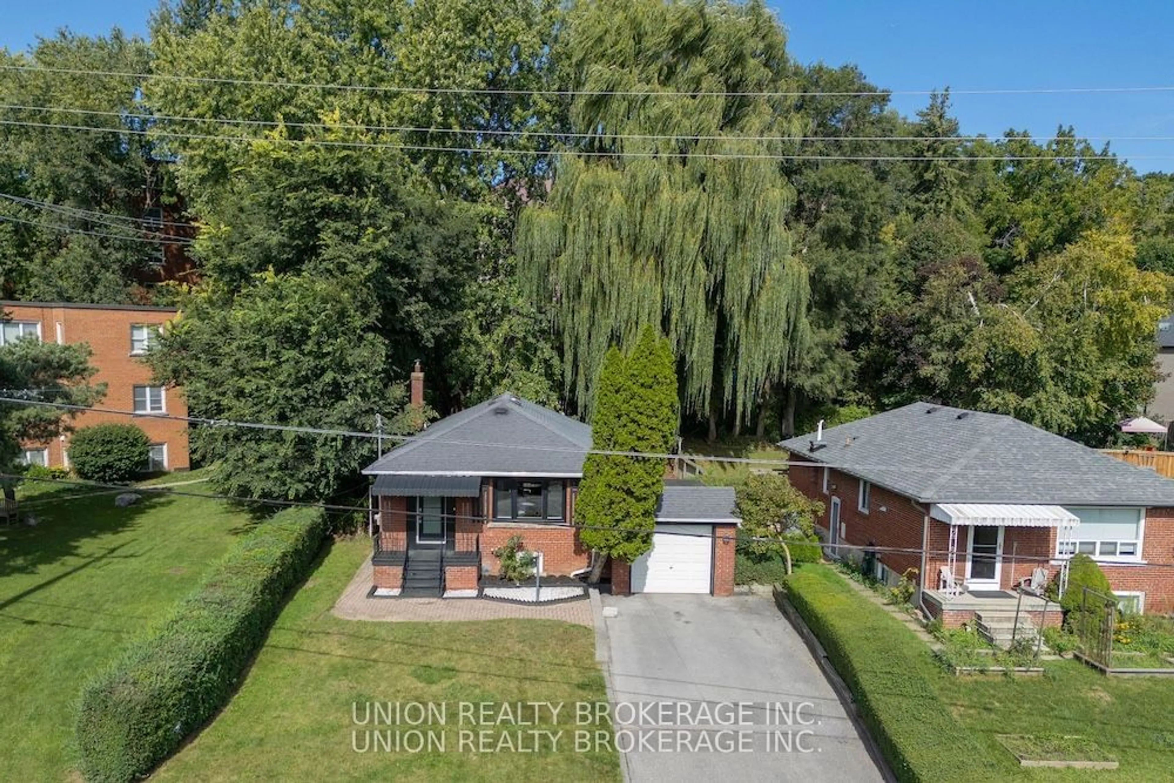 A pic from outside/outdoor area/front of a property/back of a property/a pic from drone, unknown for 28 Fishleigh Dr, Toronto Ontario M1N 1G9