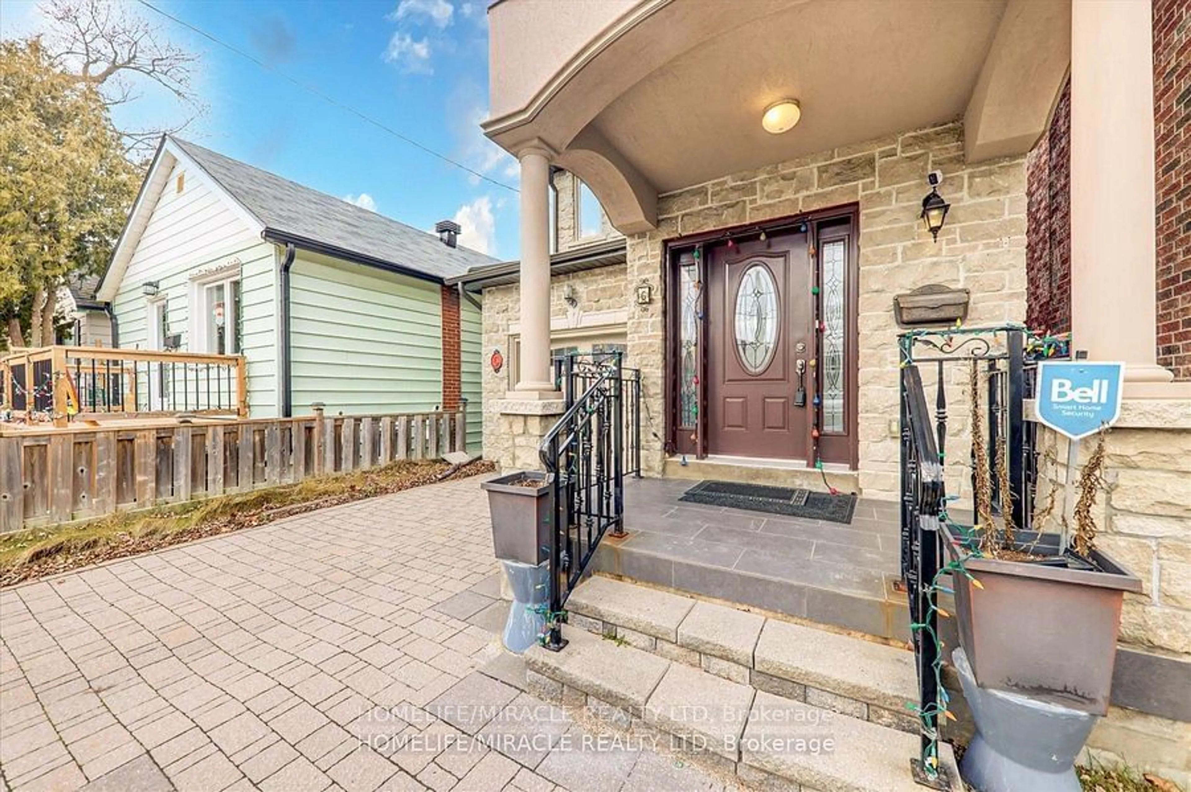 Indoor entryway for 6 Haddon Ave, Toronto Ontario M1N 2K8