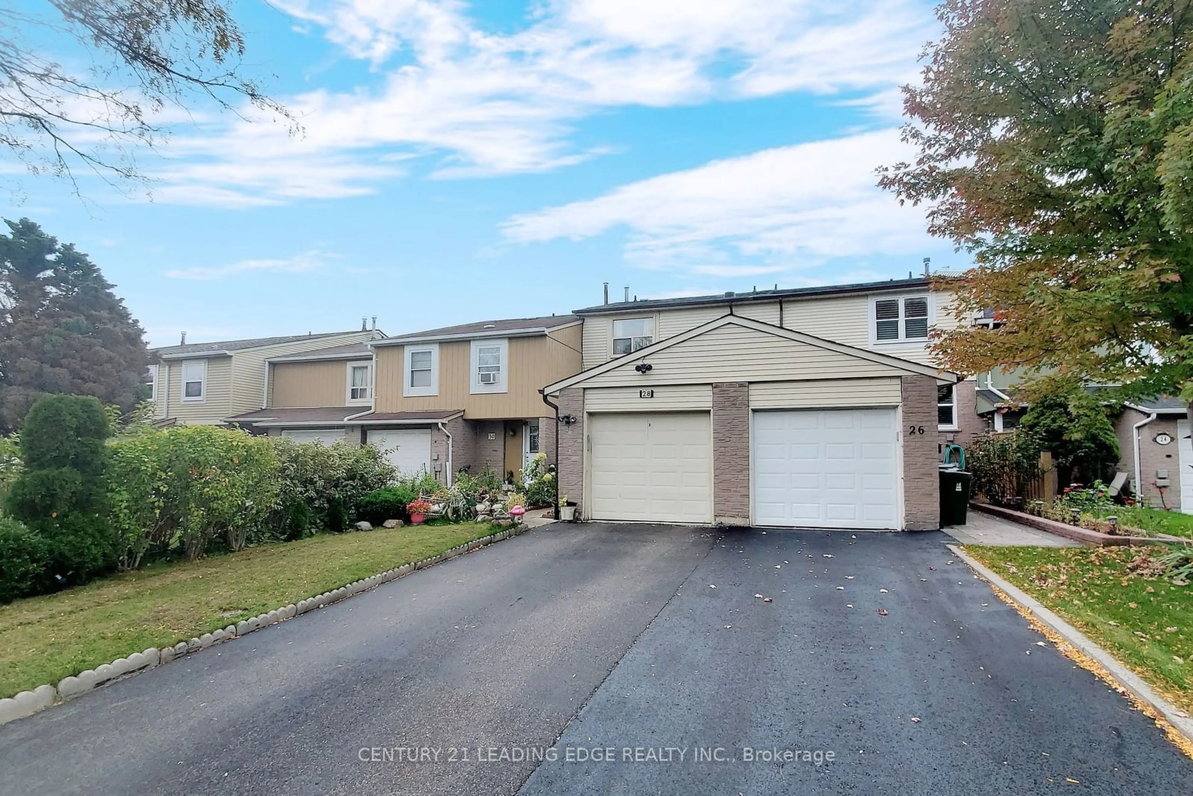 A pic from outside/outdoor area/front of a property/back of a property/a pic from drone, street for 28 Scotney Grve, Toronto Ontario M1B 2S4