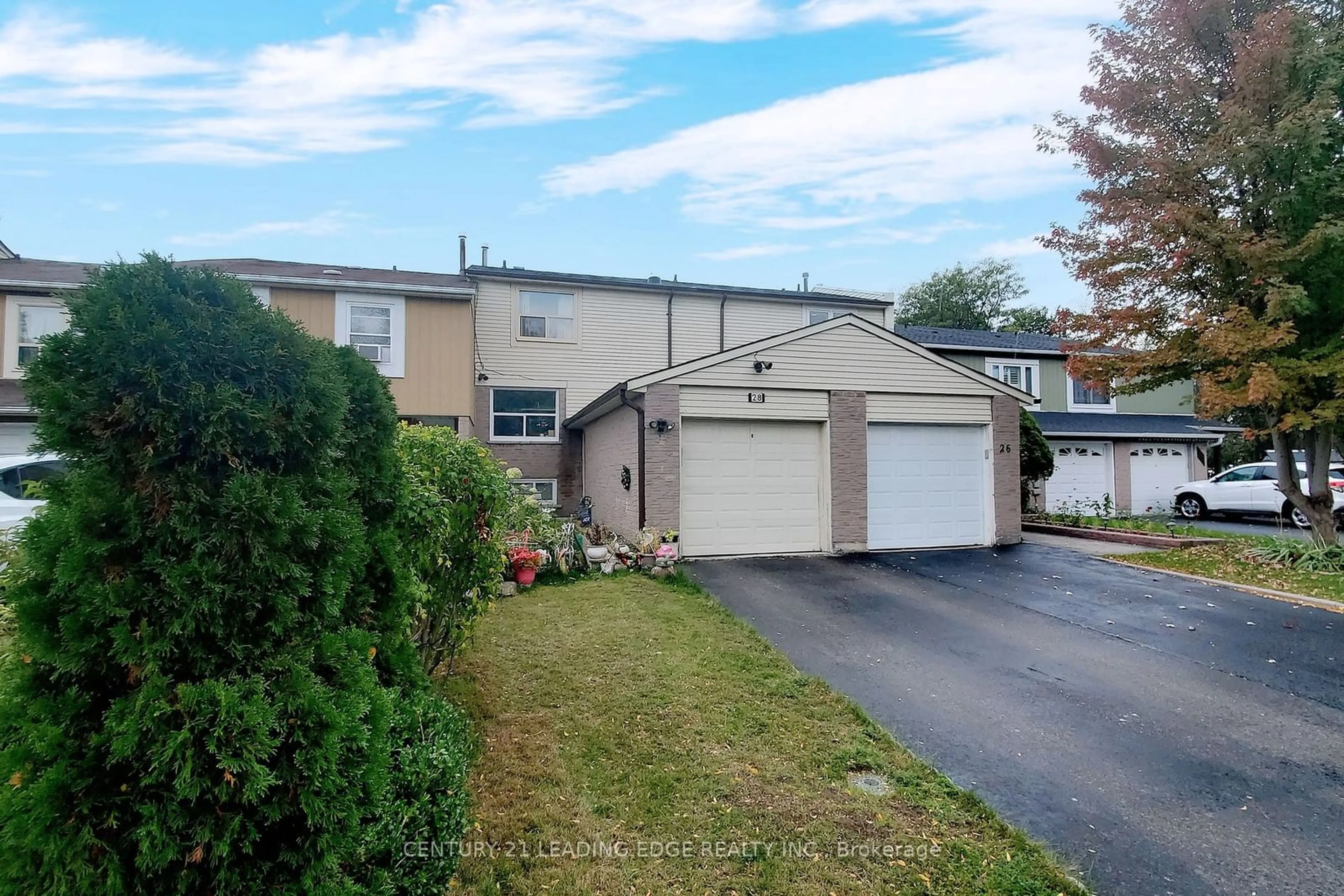 A pic from outside/outdoor area/front of a property/back of a property/a pic from drone, street for 28 Scotney Grve, Toronto Ontario M1B 2S4