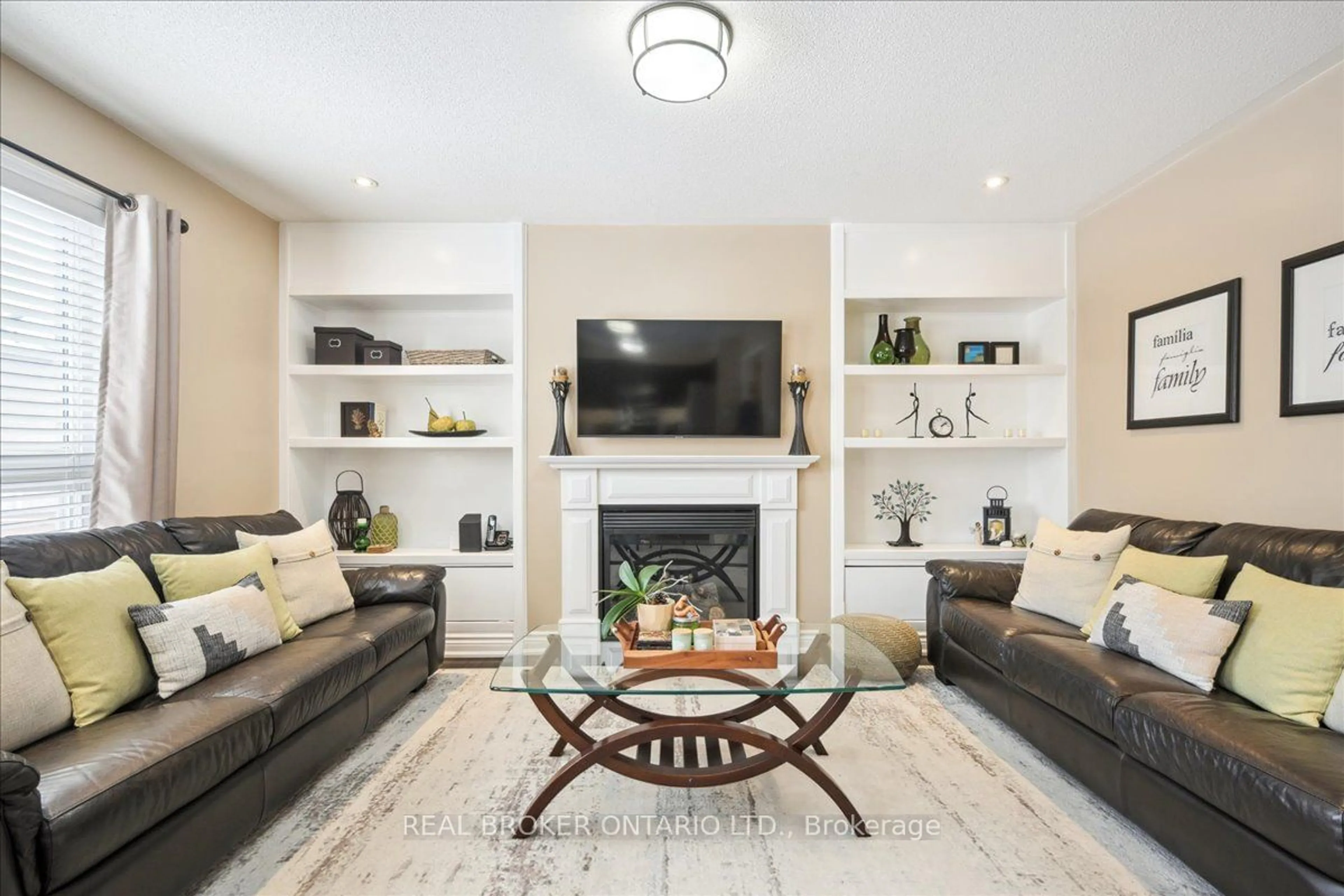 Living room with furniture, unknown for 35 Hinsley Cres, Ajax Ontario L1T 0B5