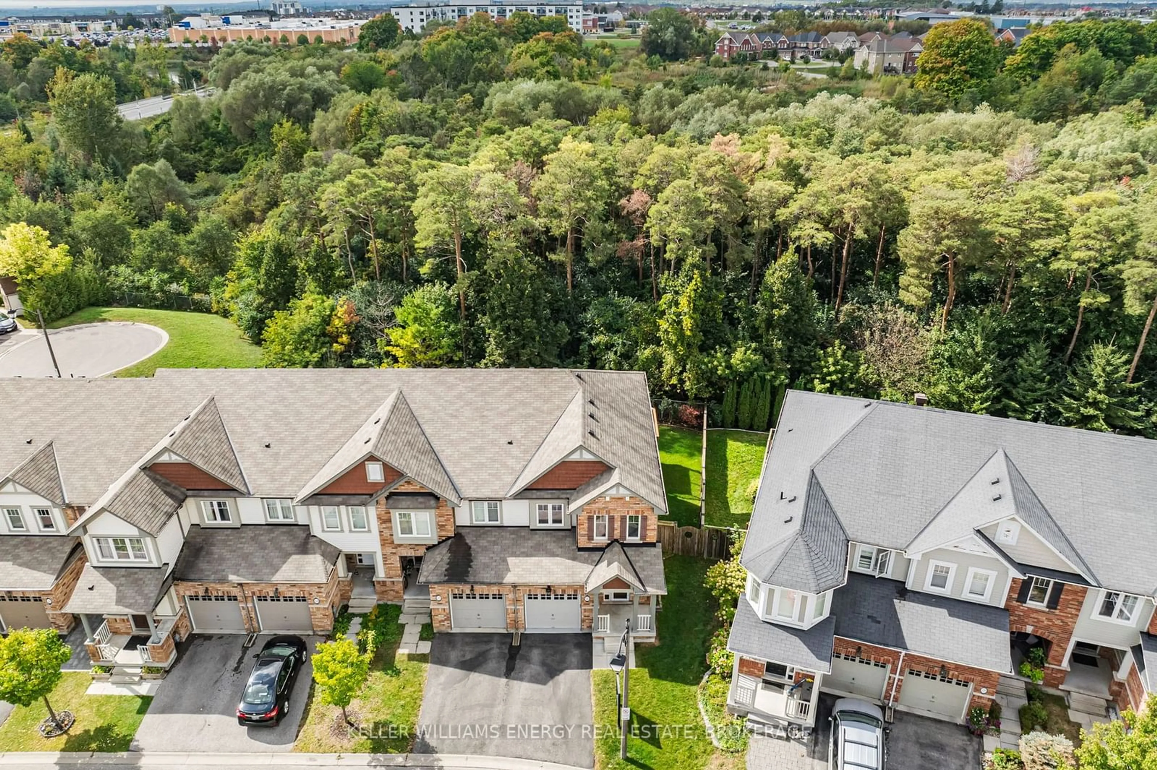 A pic from outside/outdoor area/front of a property/back of a property/a pic from drone, unknown for 1640 Grandview St #26, Oshawa Ontario L1K 0S6