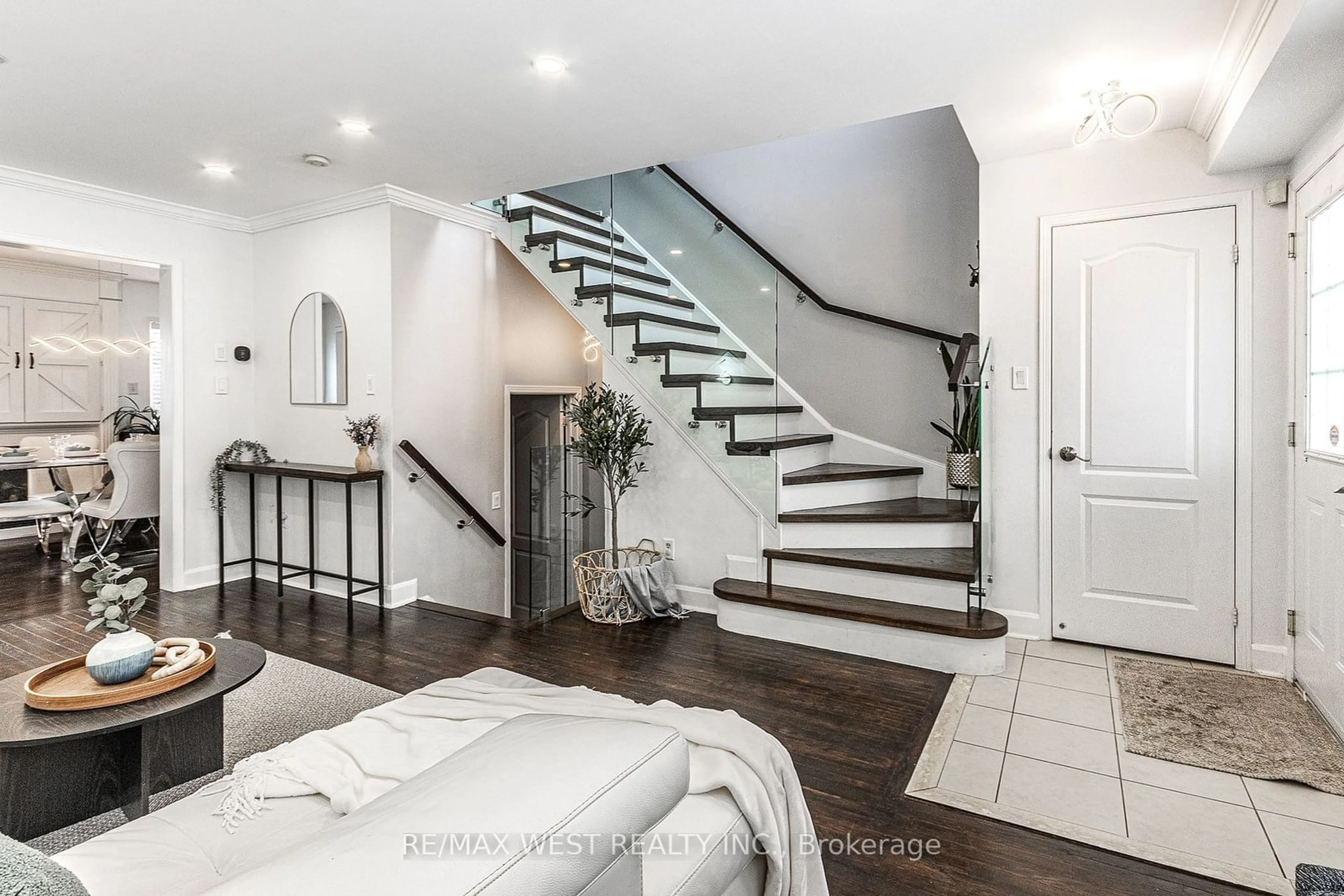 Stairs for 1226 Middlebury Ave, Oshawa Ontario L1K 2V3