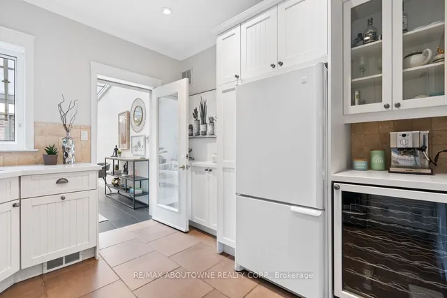 Additional property image - 250 Lee Ave