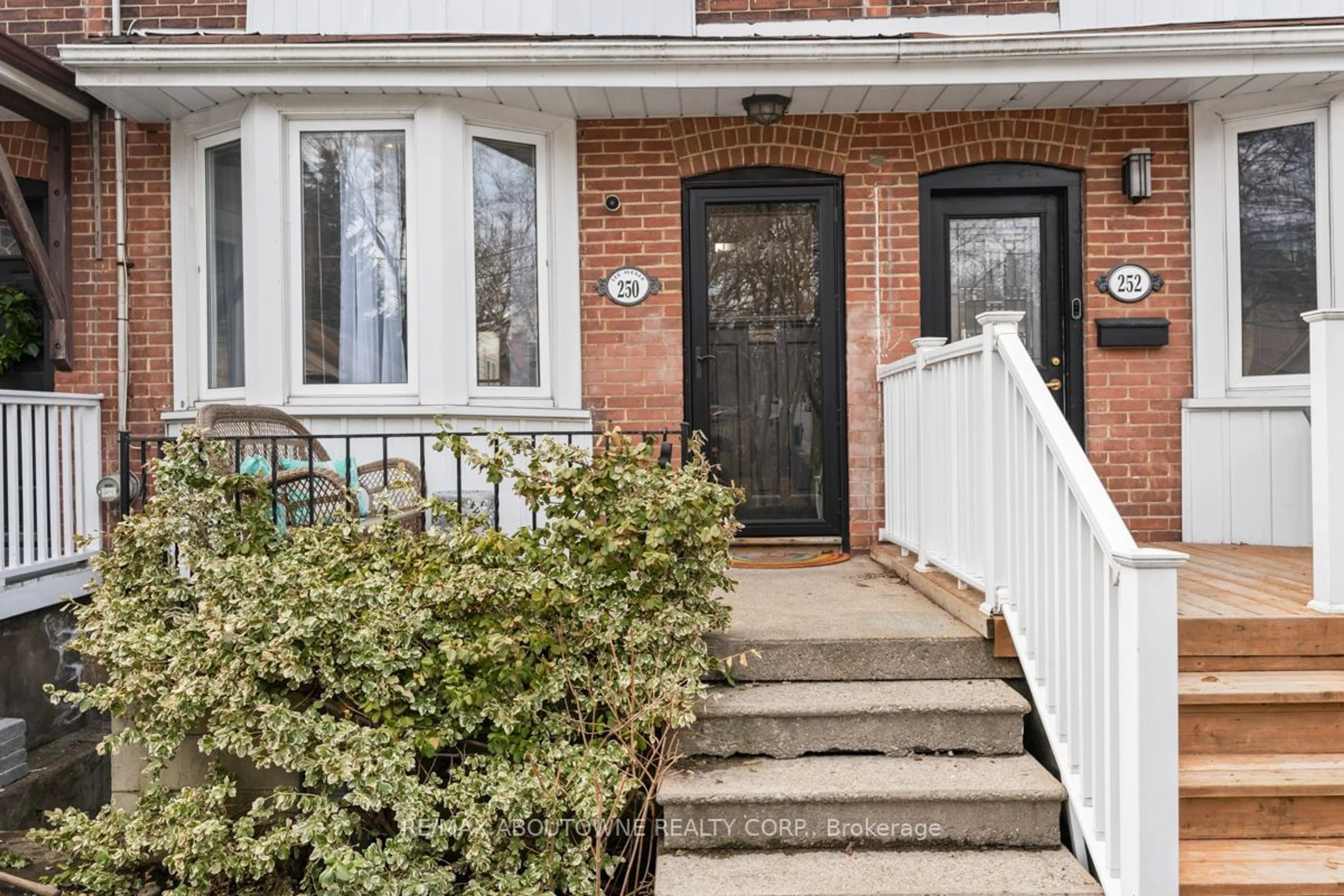 Indoor entryway for 250 Lee Ave, Toronto Ontario M4E 2P5