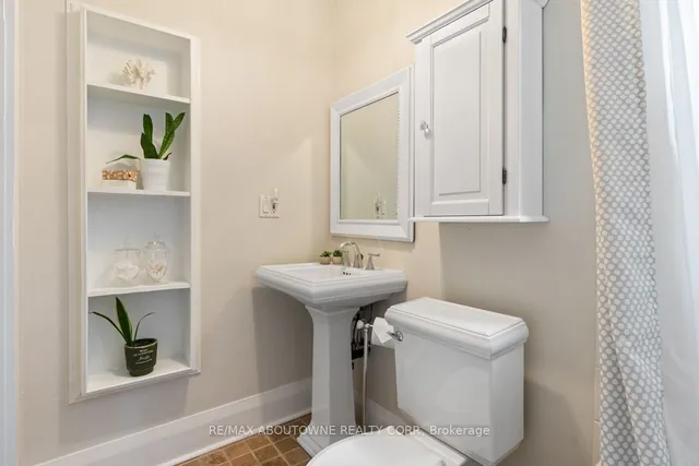 Additional property image - 250 Lee Ave