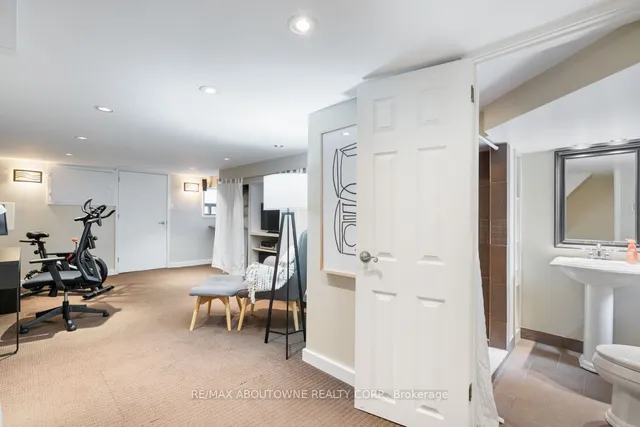Additional property image - 250 Lee Ave