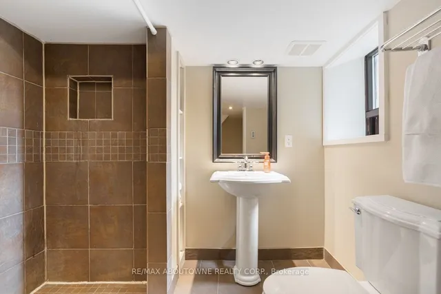 Additional property image - 250 Lee Ave