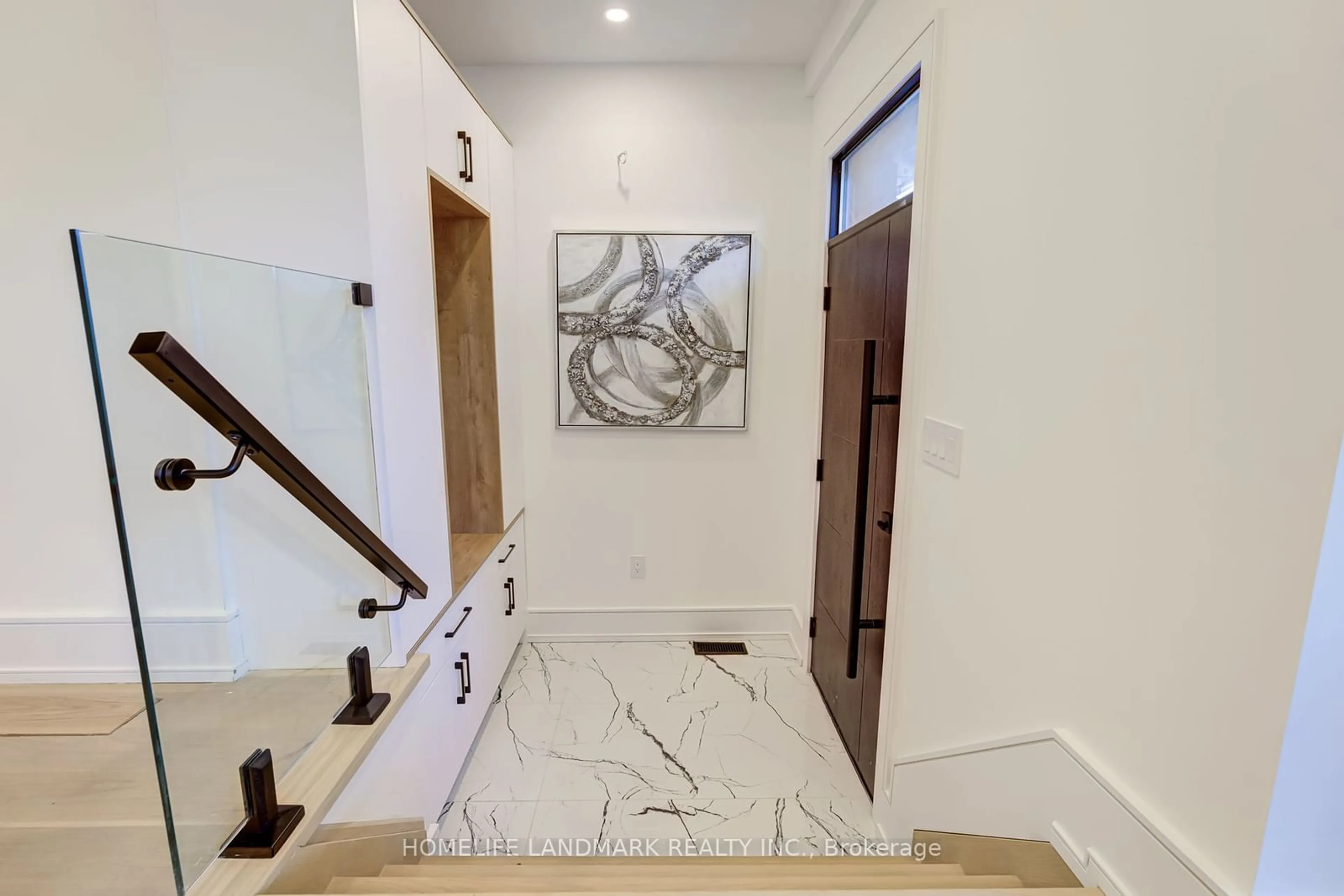 Indoor entryway for 18 Haig Ave, Toronto Ontario M1N 2W1