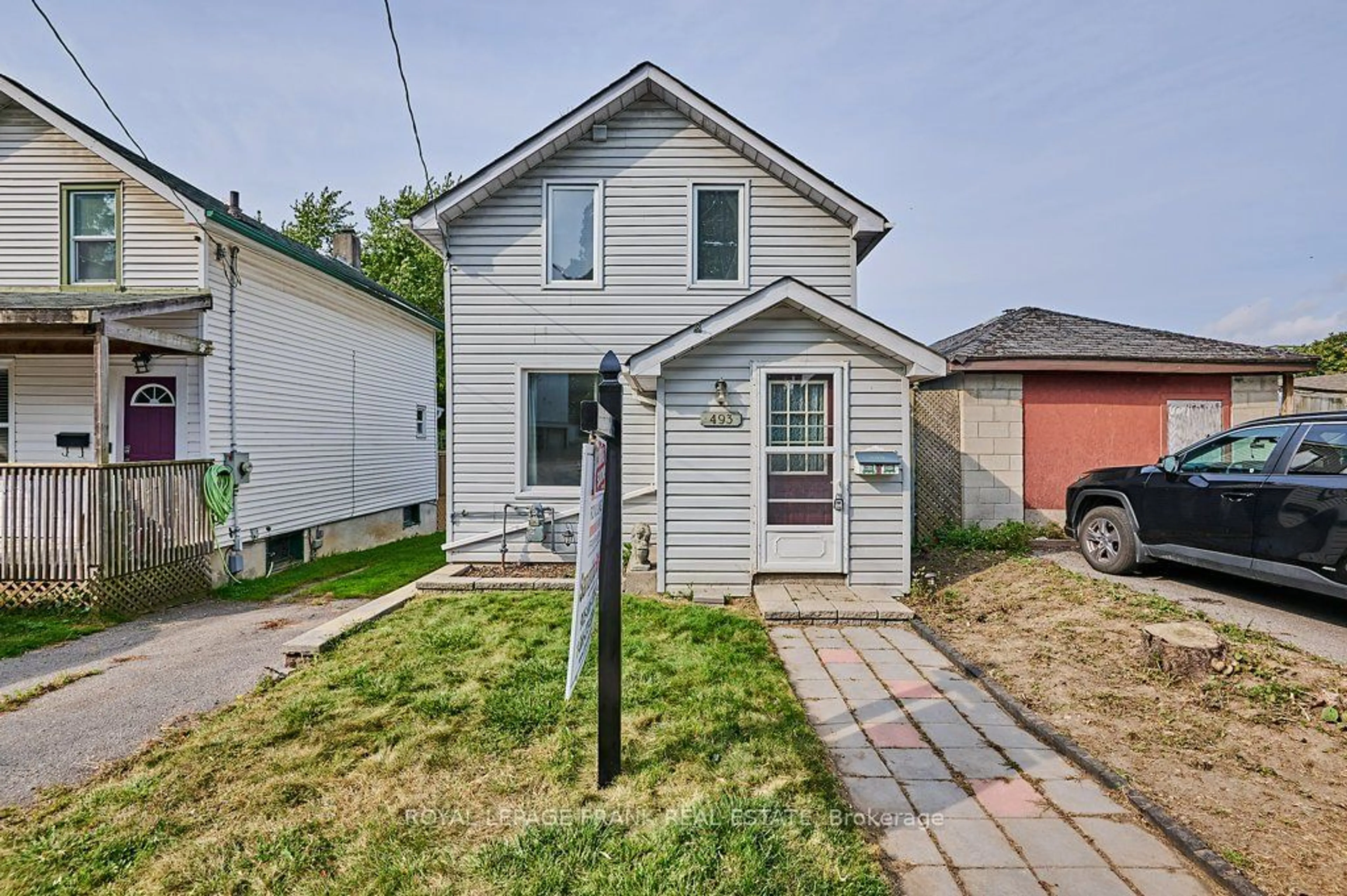 A pic from outside/outdoor area/front of a property/back of a property/a pic from drone, street for 493 St. Lawrence Ave, Oshawa Ontario L1H 4C3