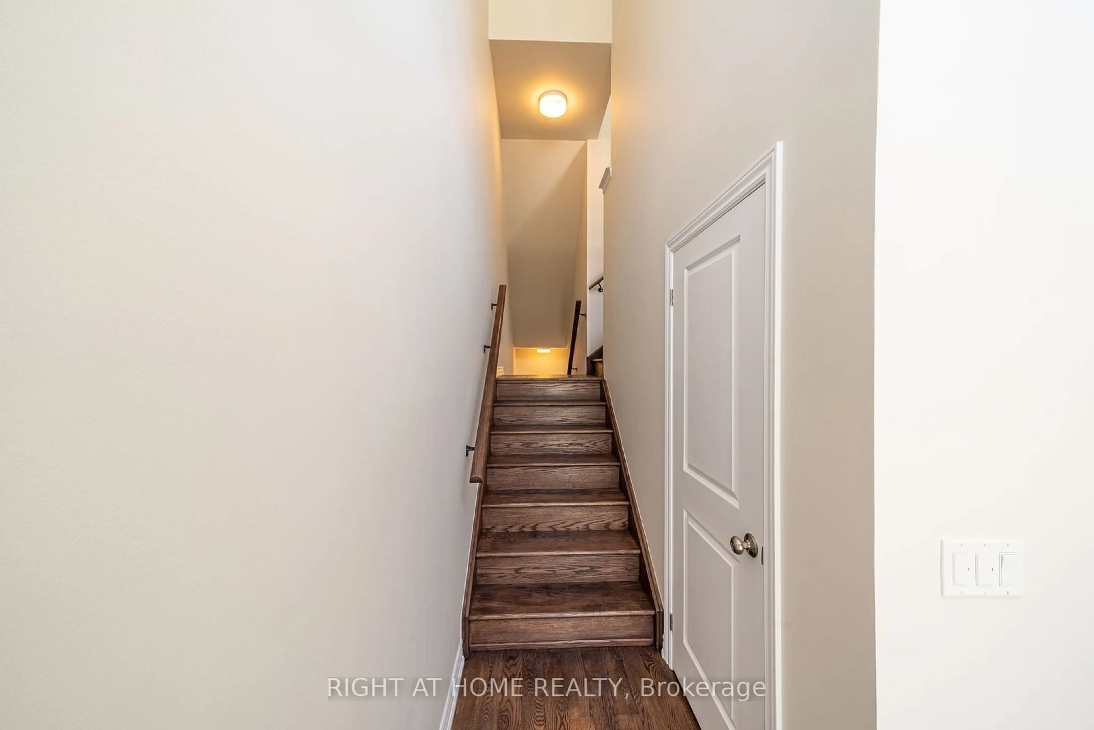 Indoor entryway for 56 Douet Lane, Ajax Ontario L1Z 0V4