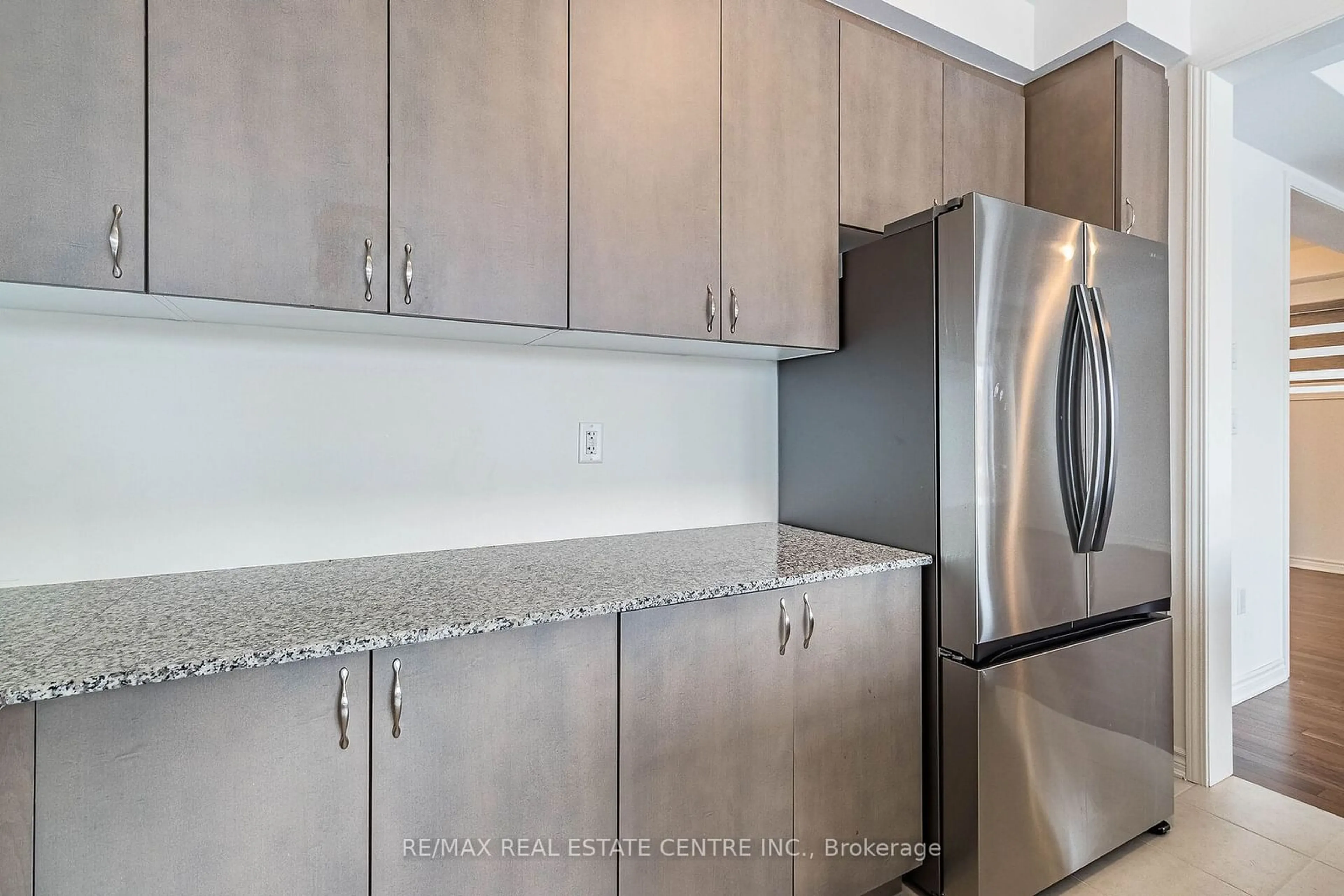 Standard kitchen, unknown for 1577 Scarlett Tr, Pickering Ontario L0H 1J0