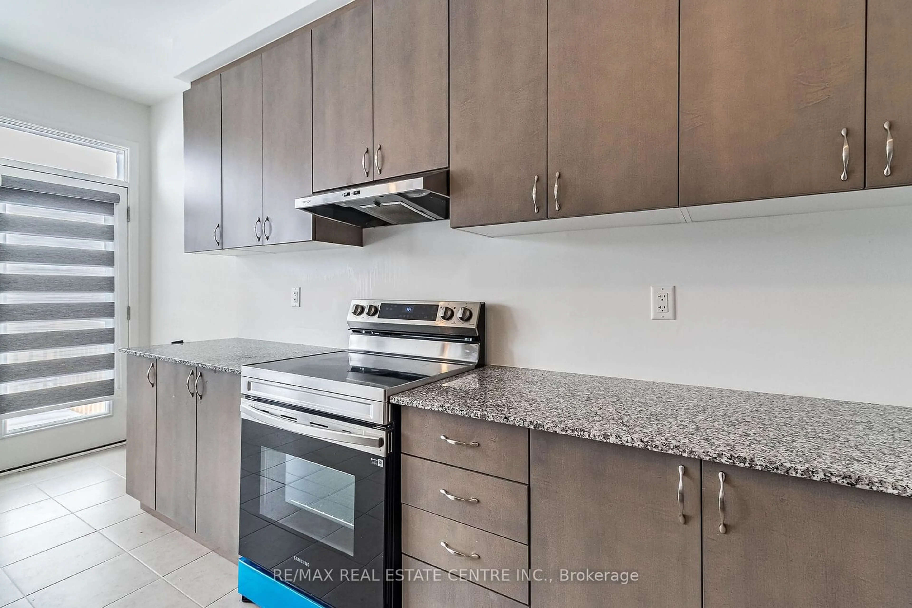 Standard kitchen, ceramic/tile floor for 1577 Scarlett Tr, Pickering Ontario L0H 1J0