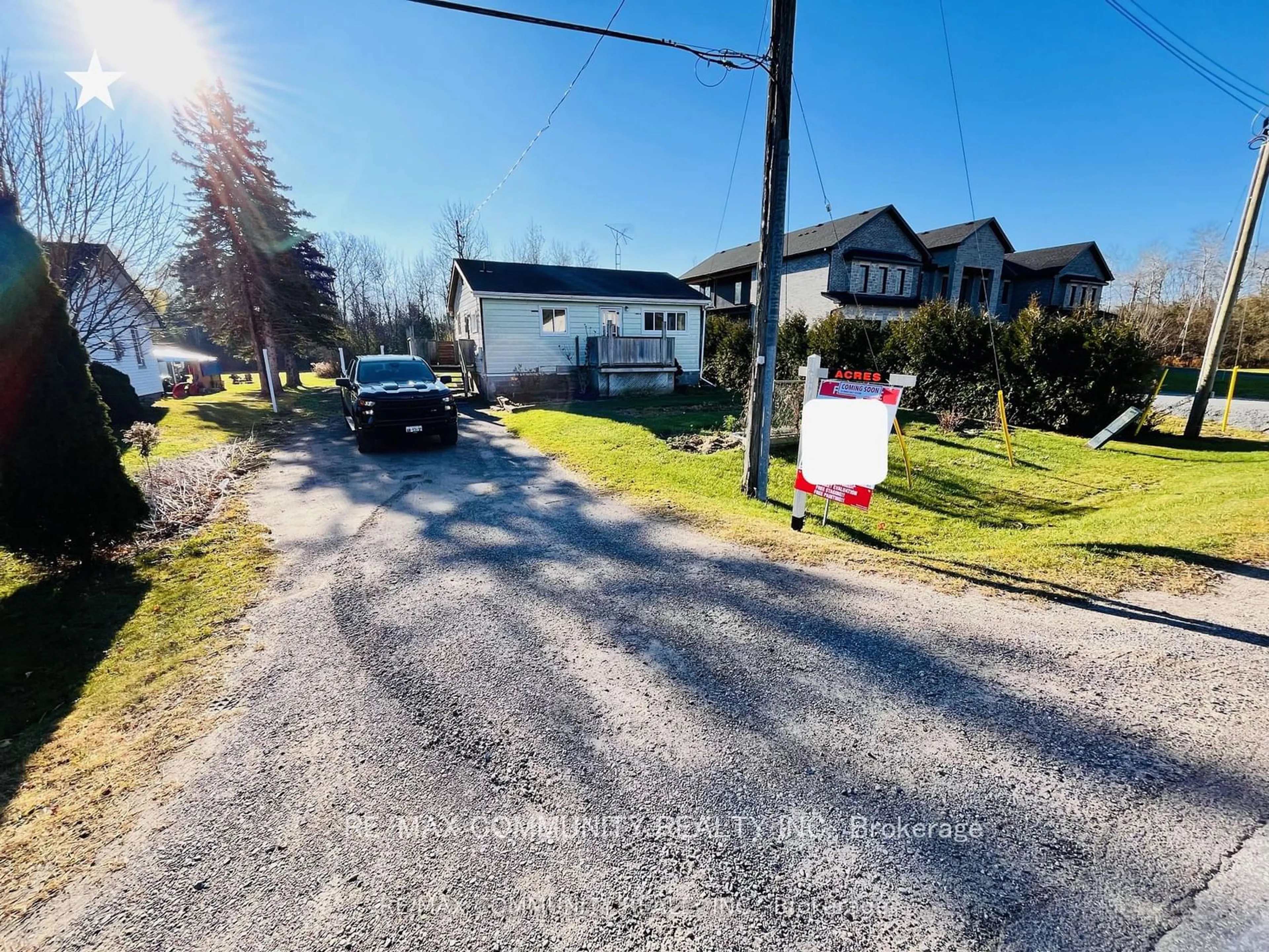 A pic from outside/outdoor area/front of a property/back of a property/a pic from drone, street for 2037 Nash Rd, Clarington Ontario L1C 3K4