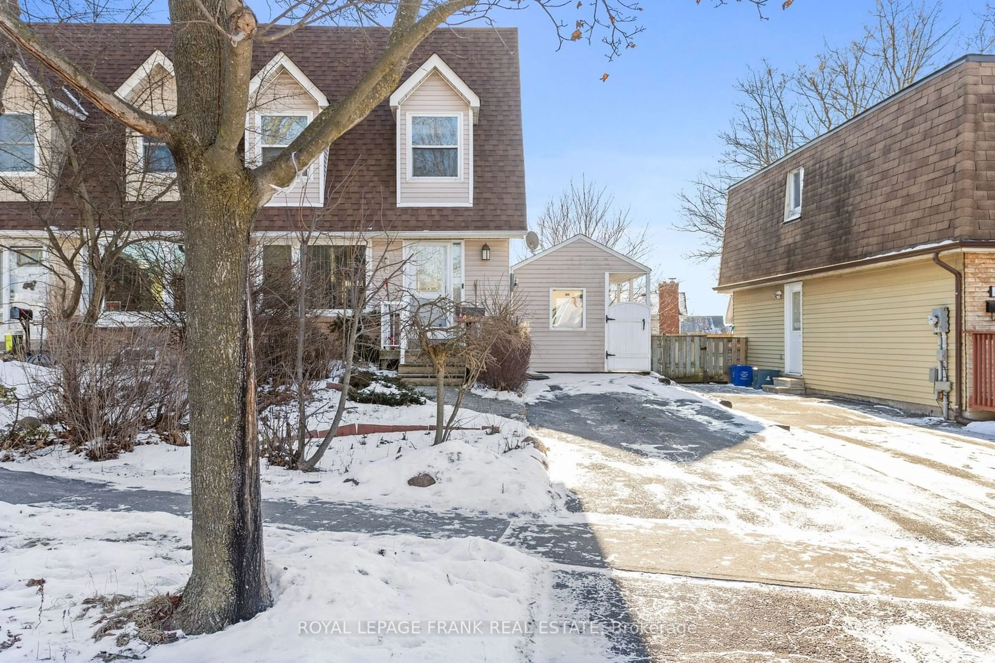 A pic from outside/outdoor area/front of a property/back of a property/a pic from drone, street for 493 Lancelot Cres, Oshawa Ontario L1K 1J9