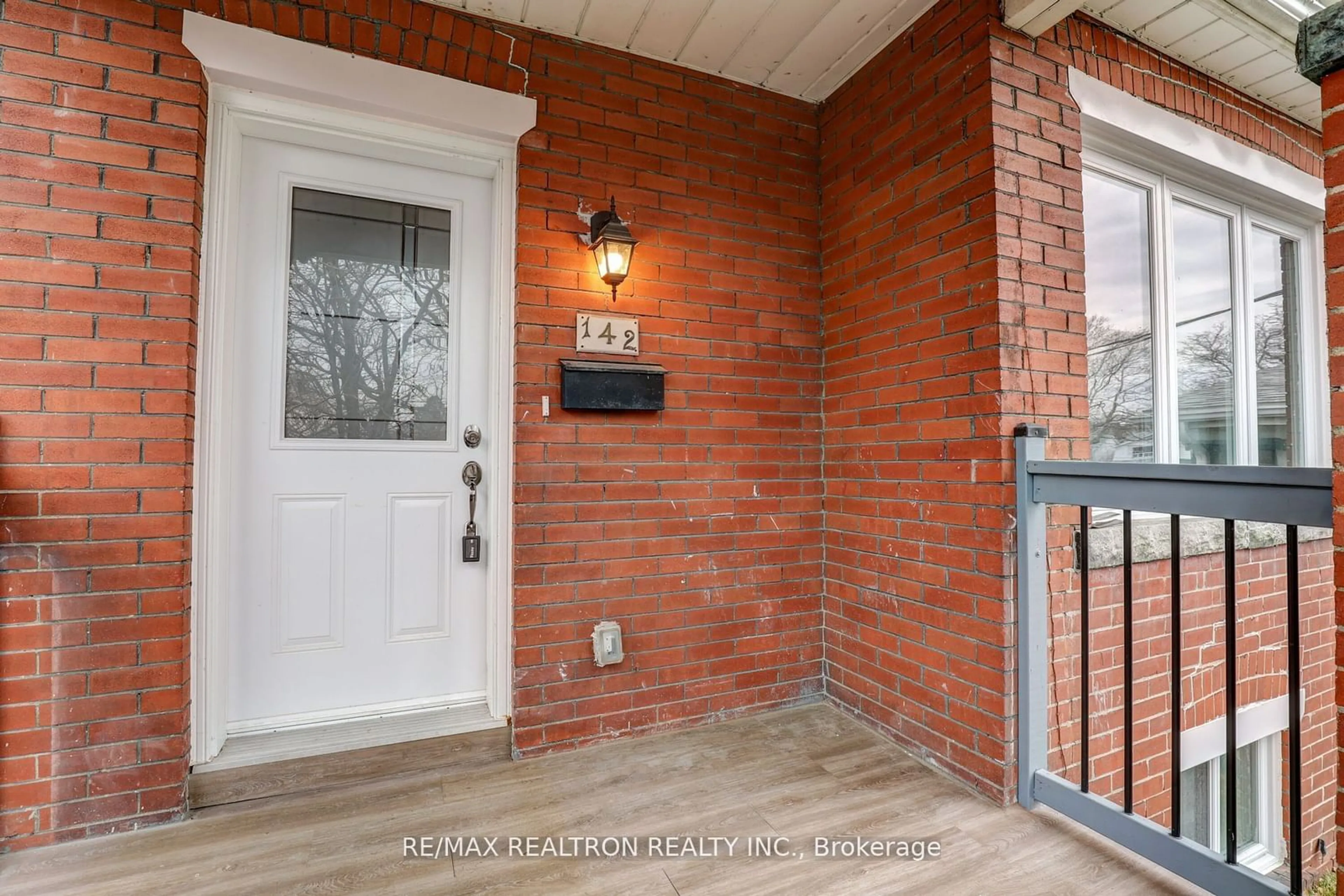 Indoor entryway for 142 Eastwood Rd, Toronto Ontario M4L 2C9