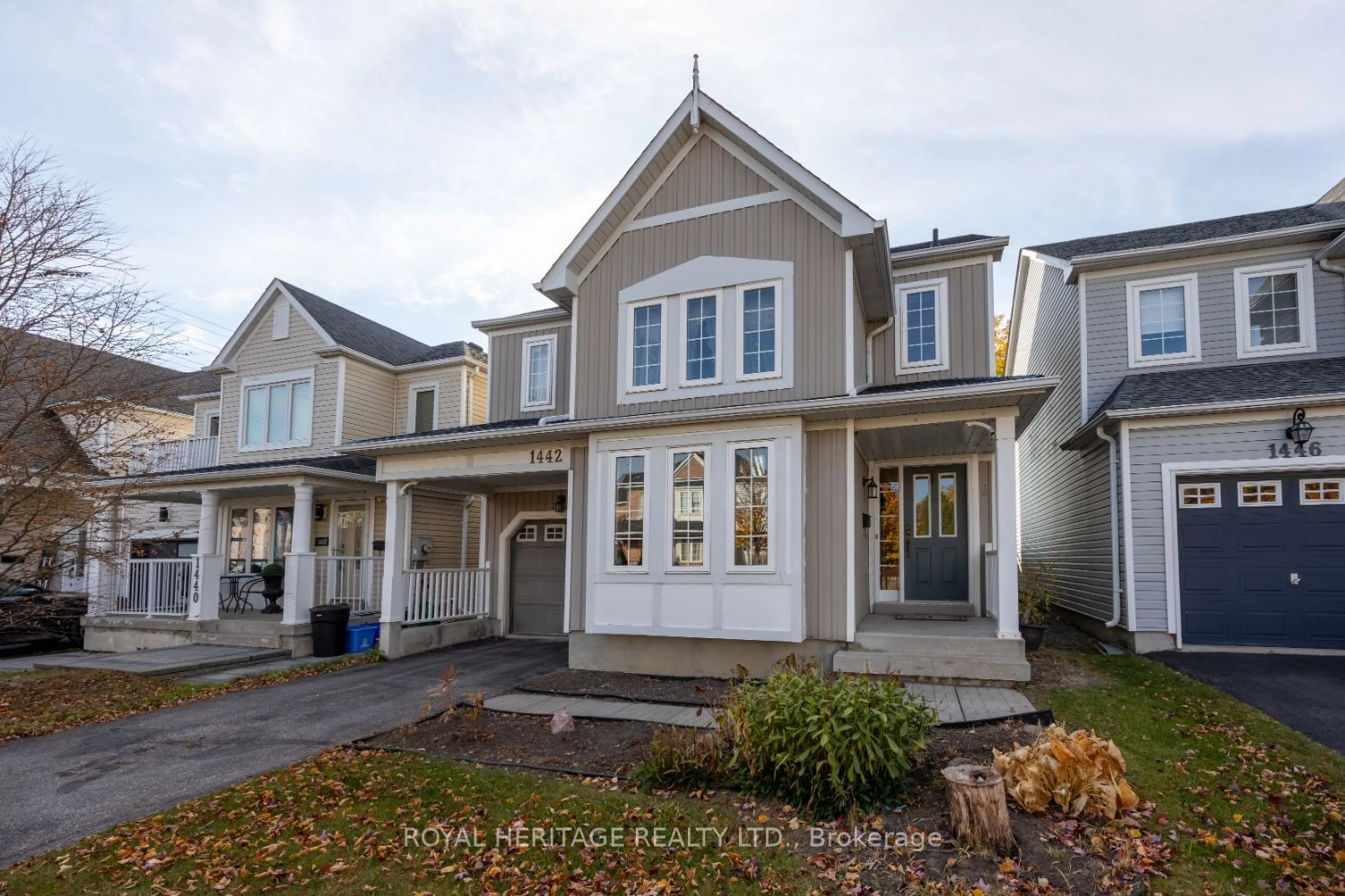 Home with vinyl exterior material, street for 1442 Bridgeport St, Oshawa Ontario L1K 2P5