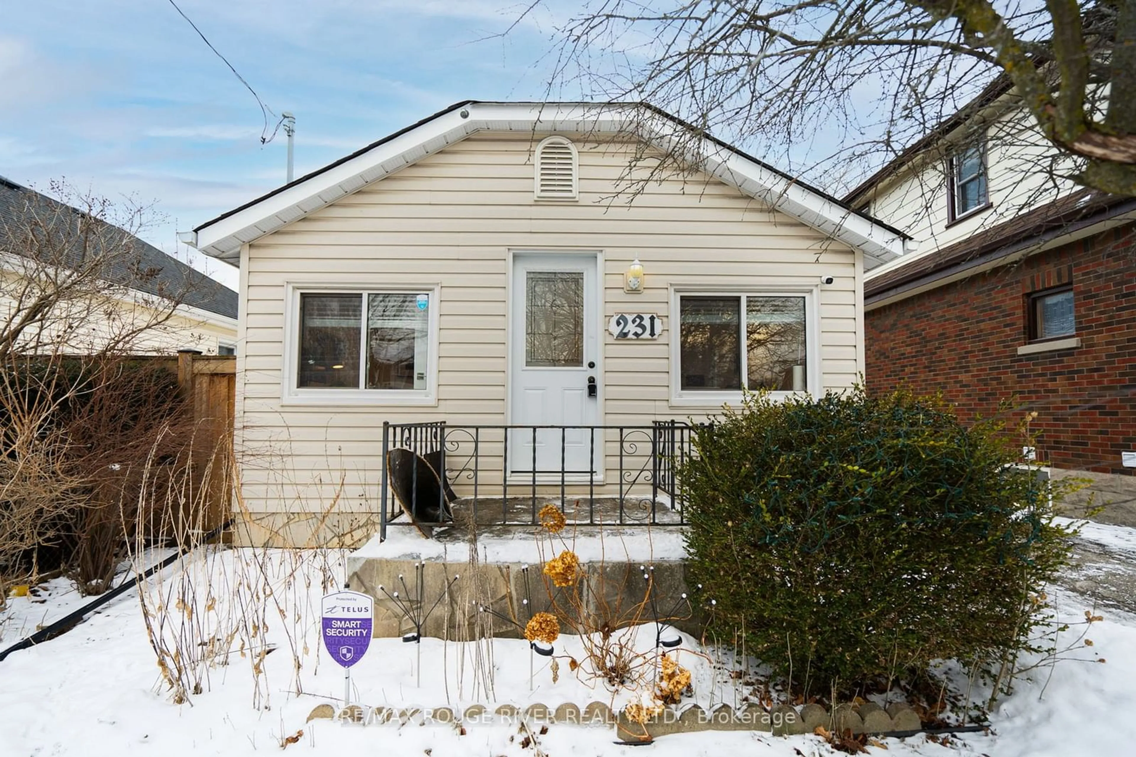 Unknown for 231 Roxborough Ave, Oshawa Ontario L1G 5X1