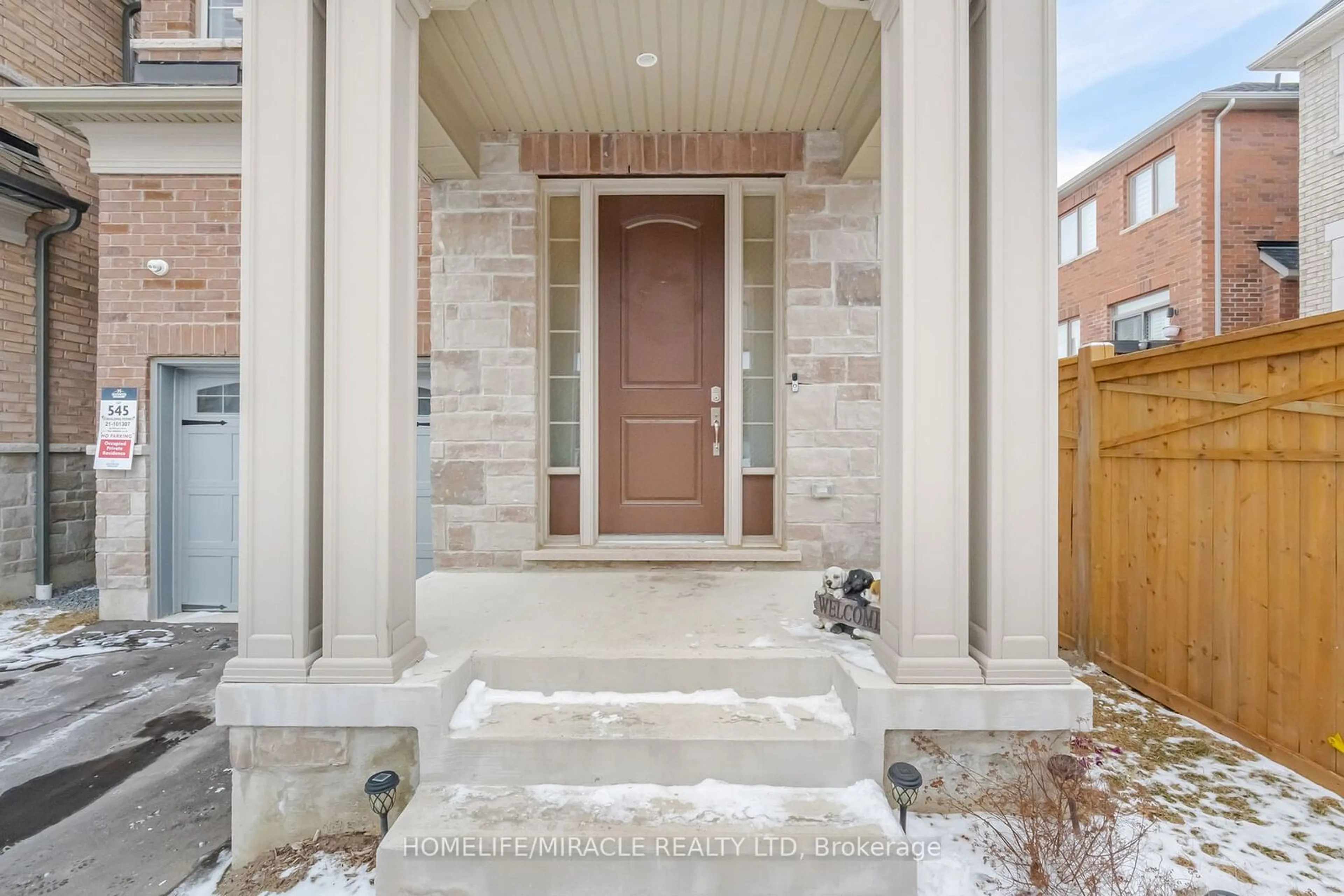 Indoor entryway for 30 Gillivary Dr, Whitby Ontario L1P 0C9