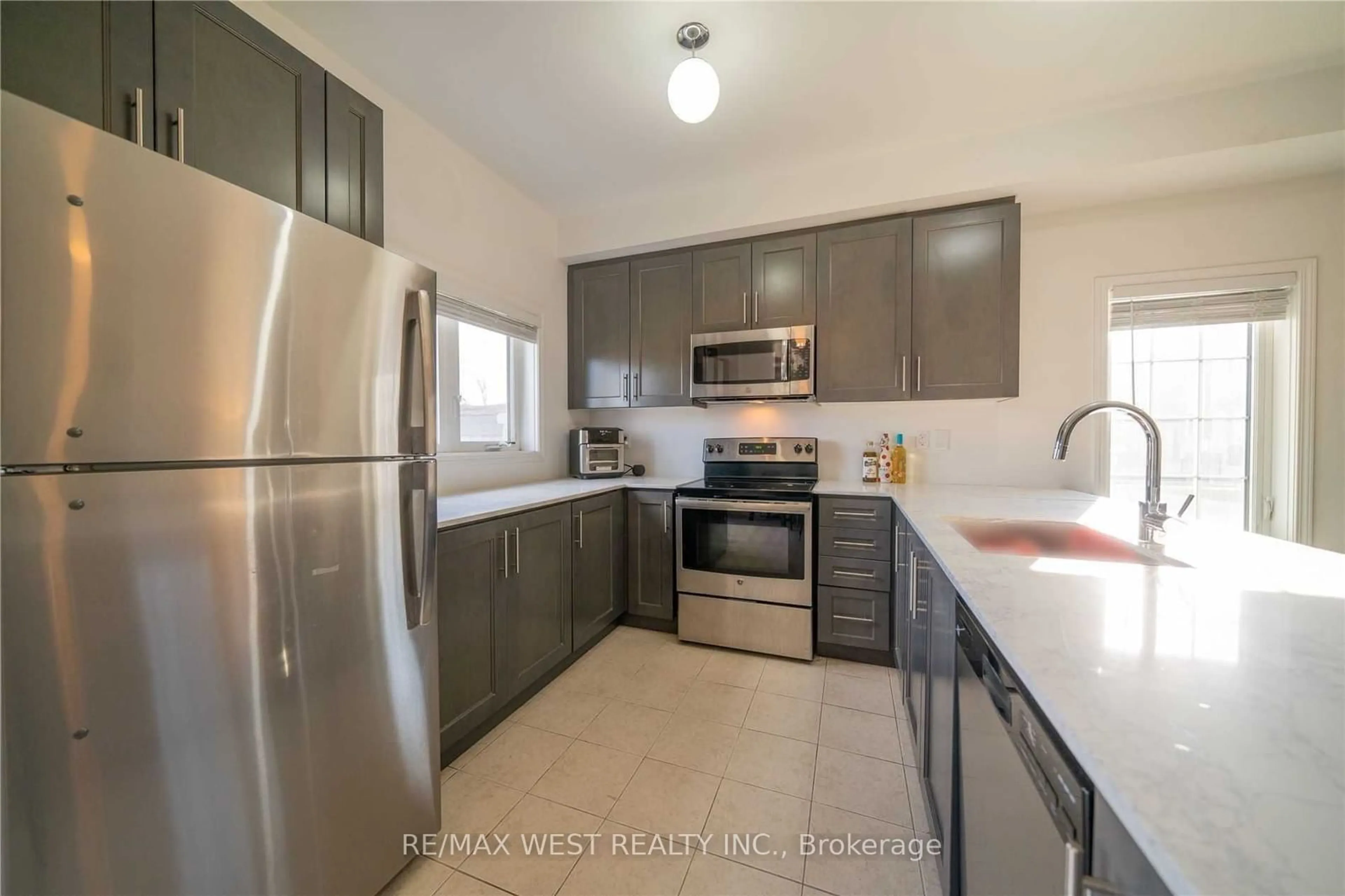 Standard kitchen, ceramic/tile floor for 38 Prospect Way, Whitby Ontario L1N 9K9