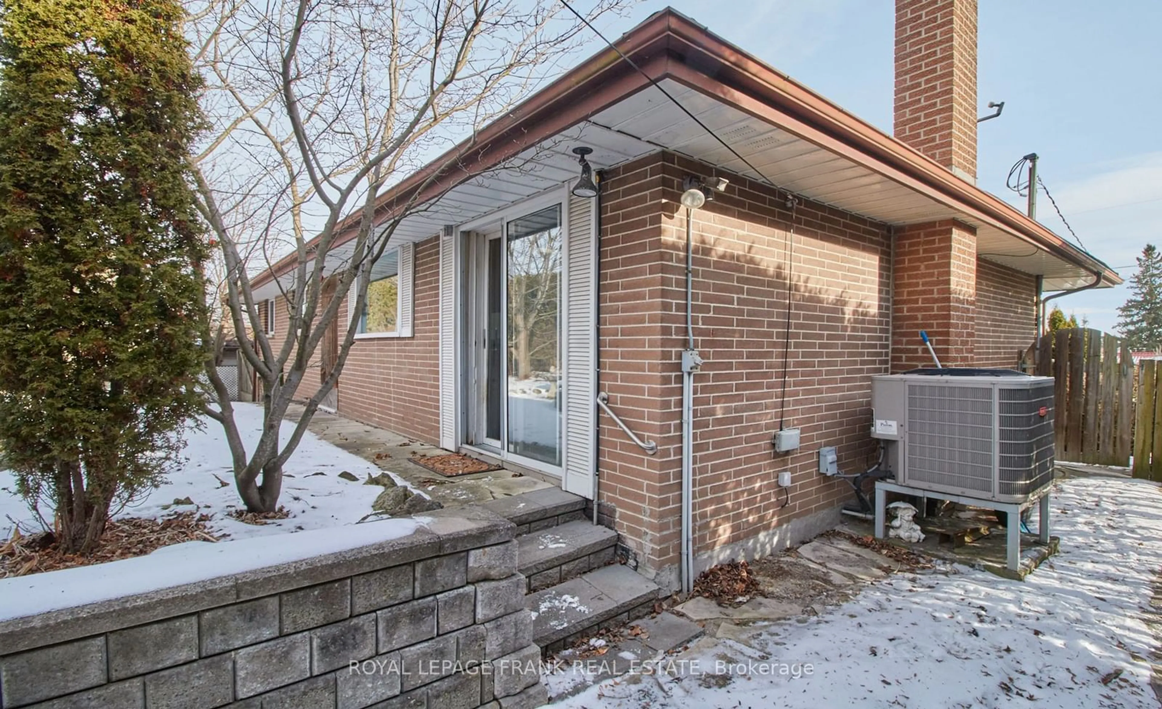 Home with brick exterior material, street for 372 Arbor Crt, Oshawa Ontario L1J 3G4