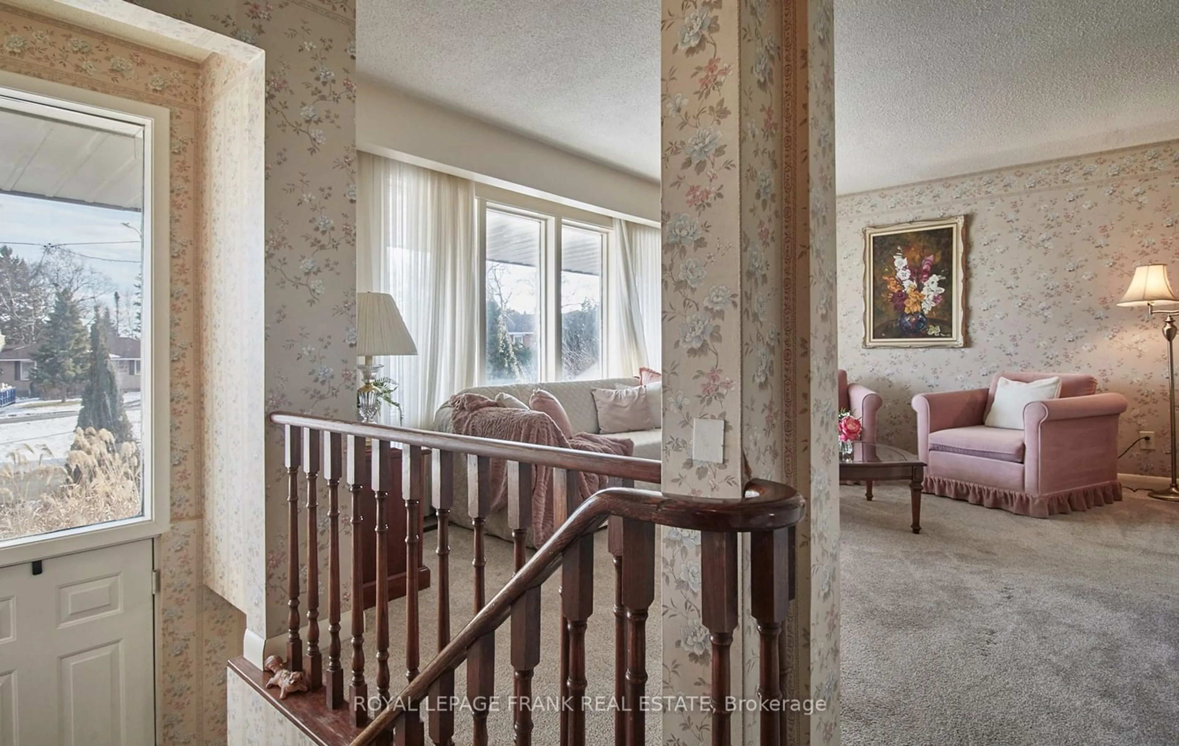 Indoor foyer for 372 Arbor Crt, Oshawa Ontario L1J 3G4