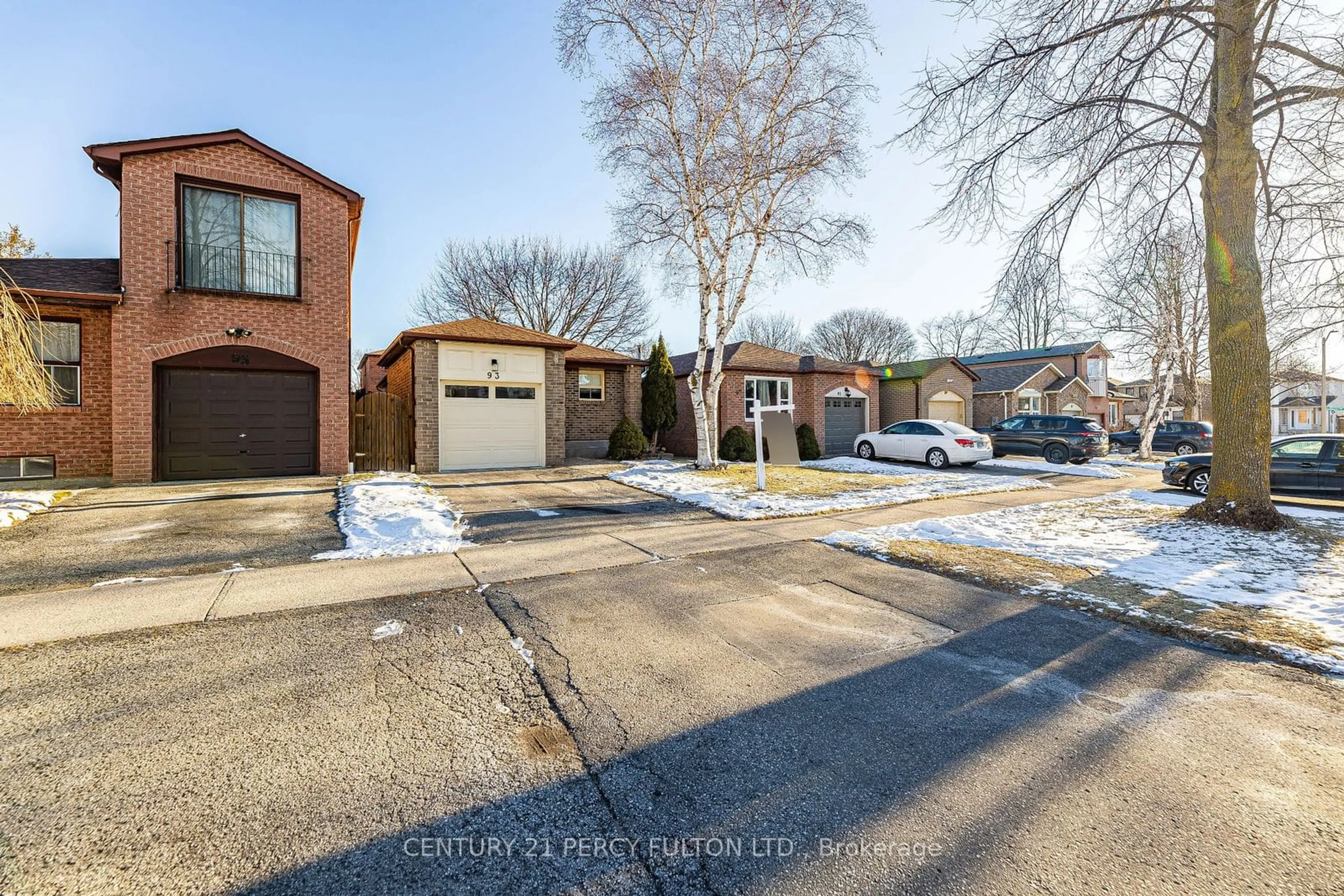 A pic from outside/outdoor area/front of a property/back of a property/a pic from drone, street for 93 Delaney Dr, Ajax Ontario L1T 2M1