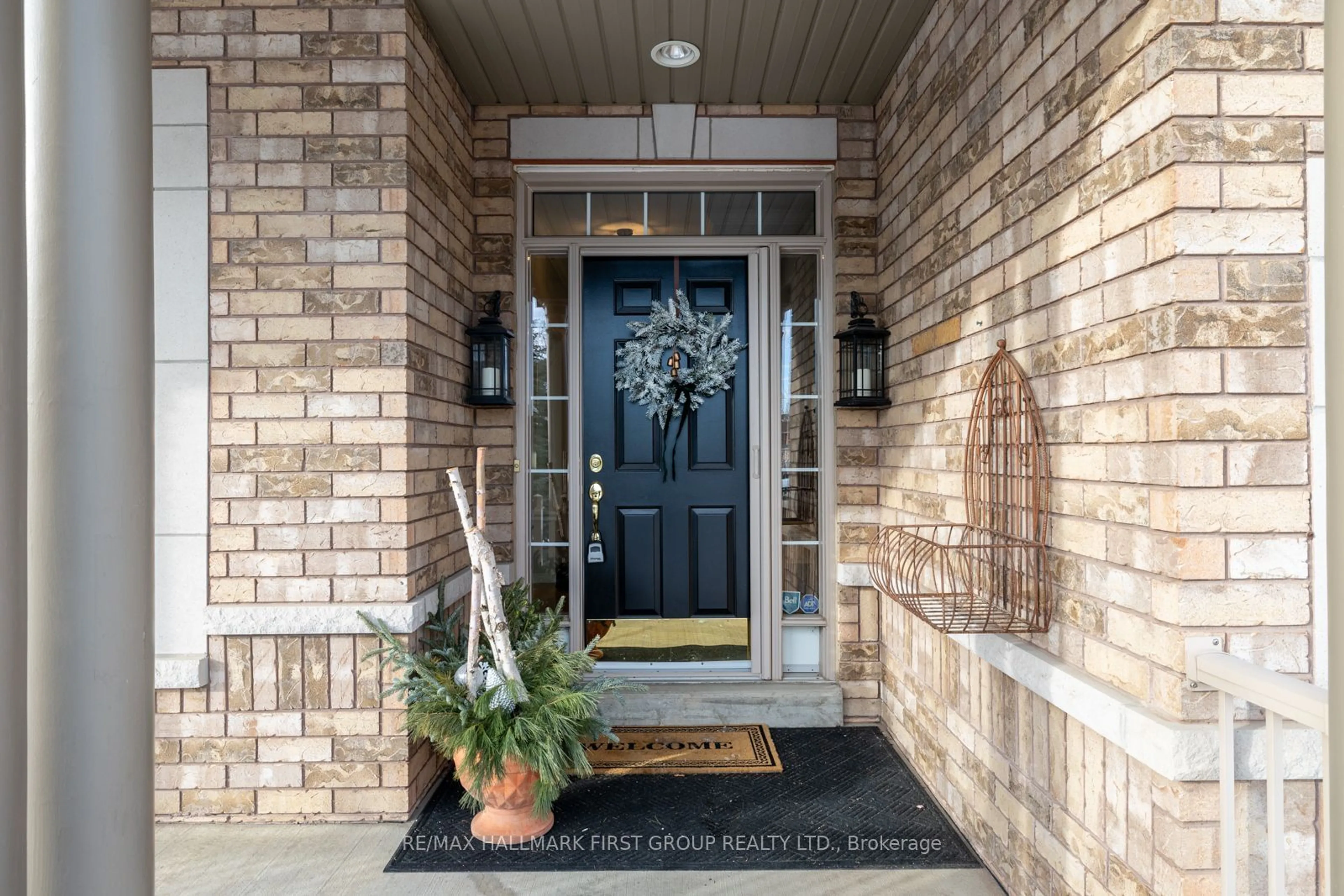 Indoor entryway for 953 Greenleaf Circ, Oshawa Ontario L1K 2W8