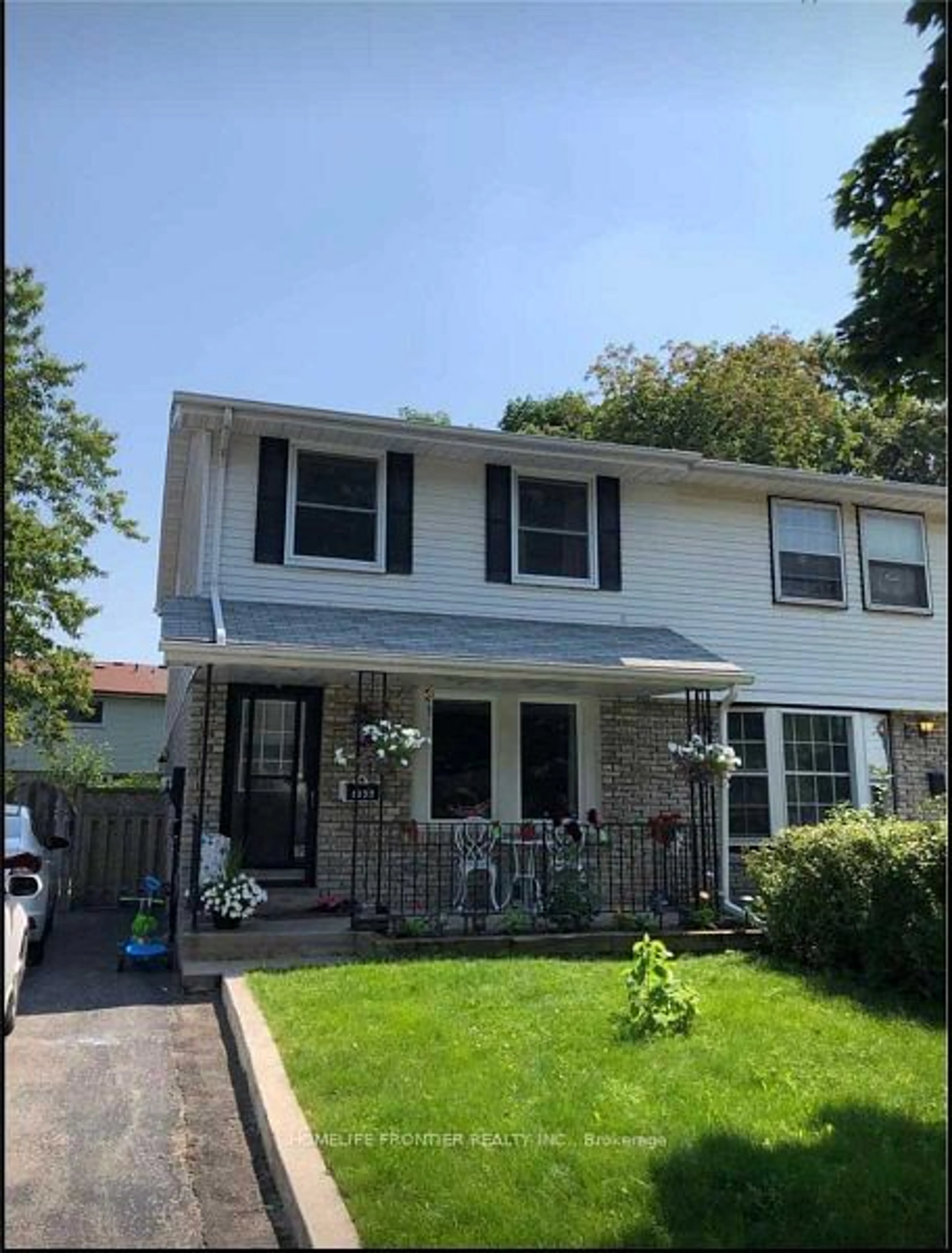 Home with vinyl exterior material, street for 1357 Mary St, Oshawa Ontario L1G 6T2