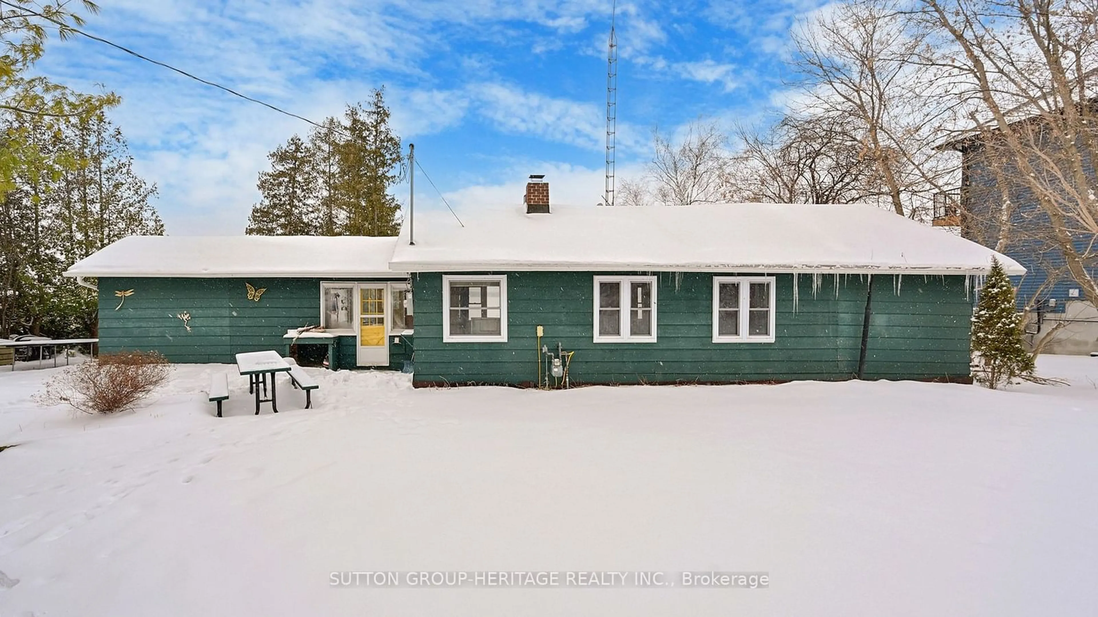 A pic from outside/outdoor area/front of a property/back of a property/a pic from drone, street for 185 Cedar Grove Dr, Scugog Ontario L0B 1E0