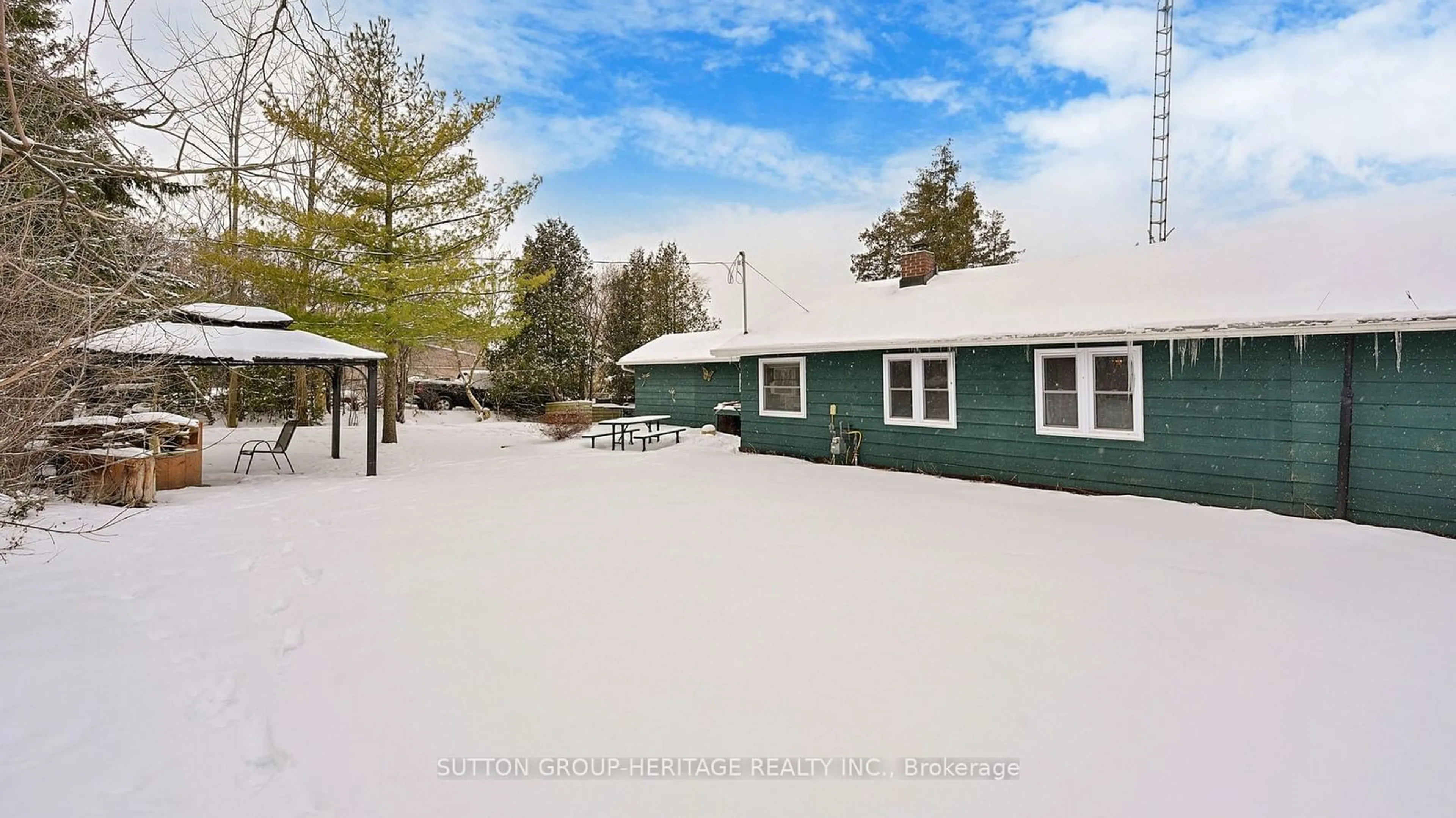 A pic from outside/outdoor area/front of a property/back of a property/a pic from drone, street for 185 Cedar Grove Dr, Scugog Ontario L0B 1E0