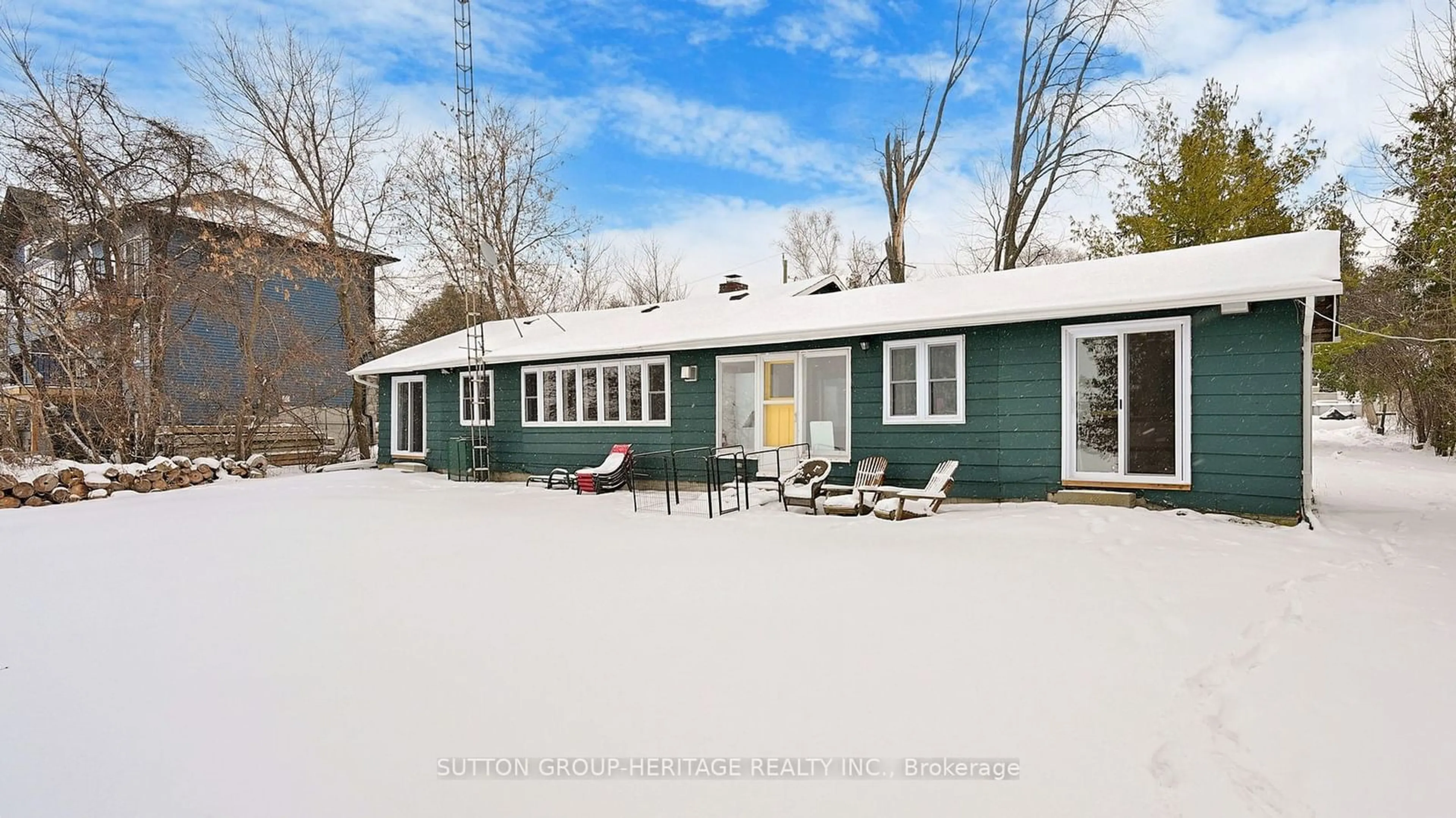 Patio, street for 185 Cedar Grove Dr, Scugog Ontario L0B 1E0