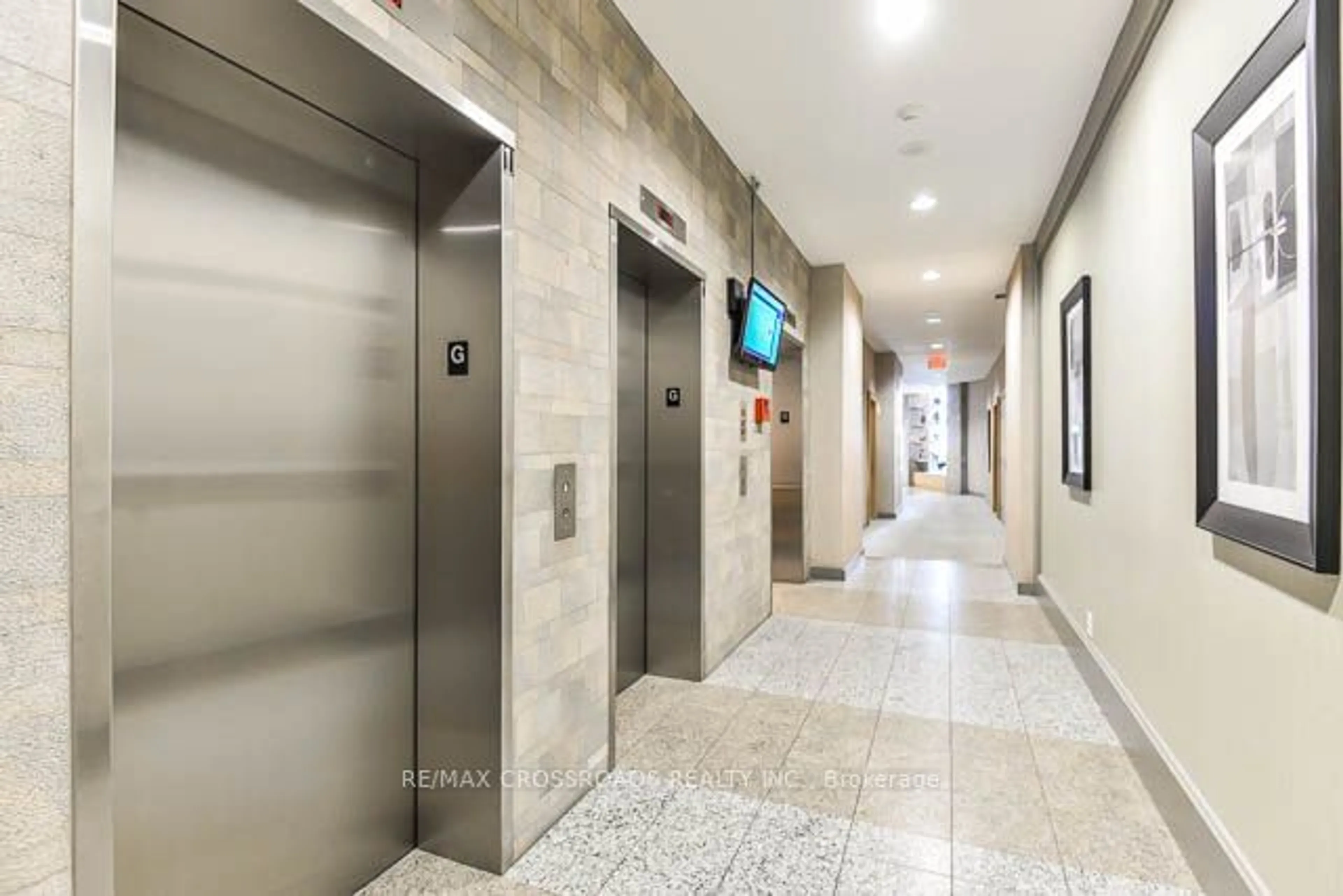 Indoor foyer for 68 Grangeway Ave #503, Toronto Ontario M1H 0A1