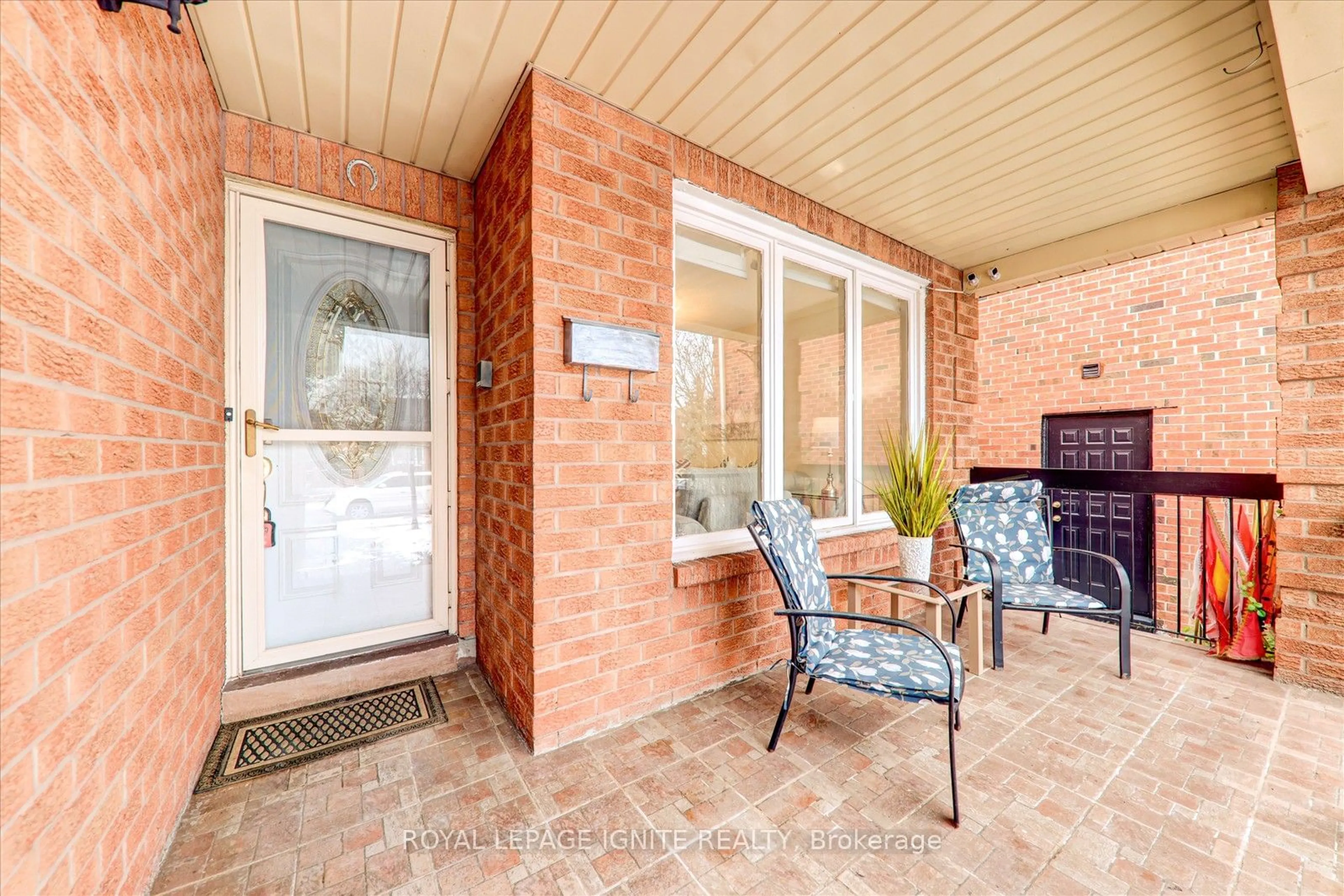 Patio, street for 205 Calverley Tr, Toronto Ontario M1C 3Y4