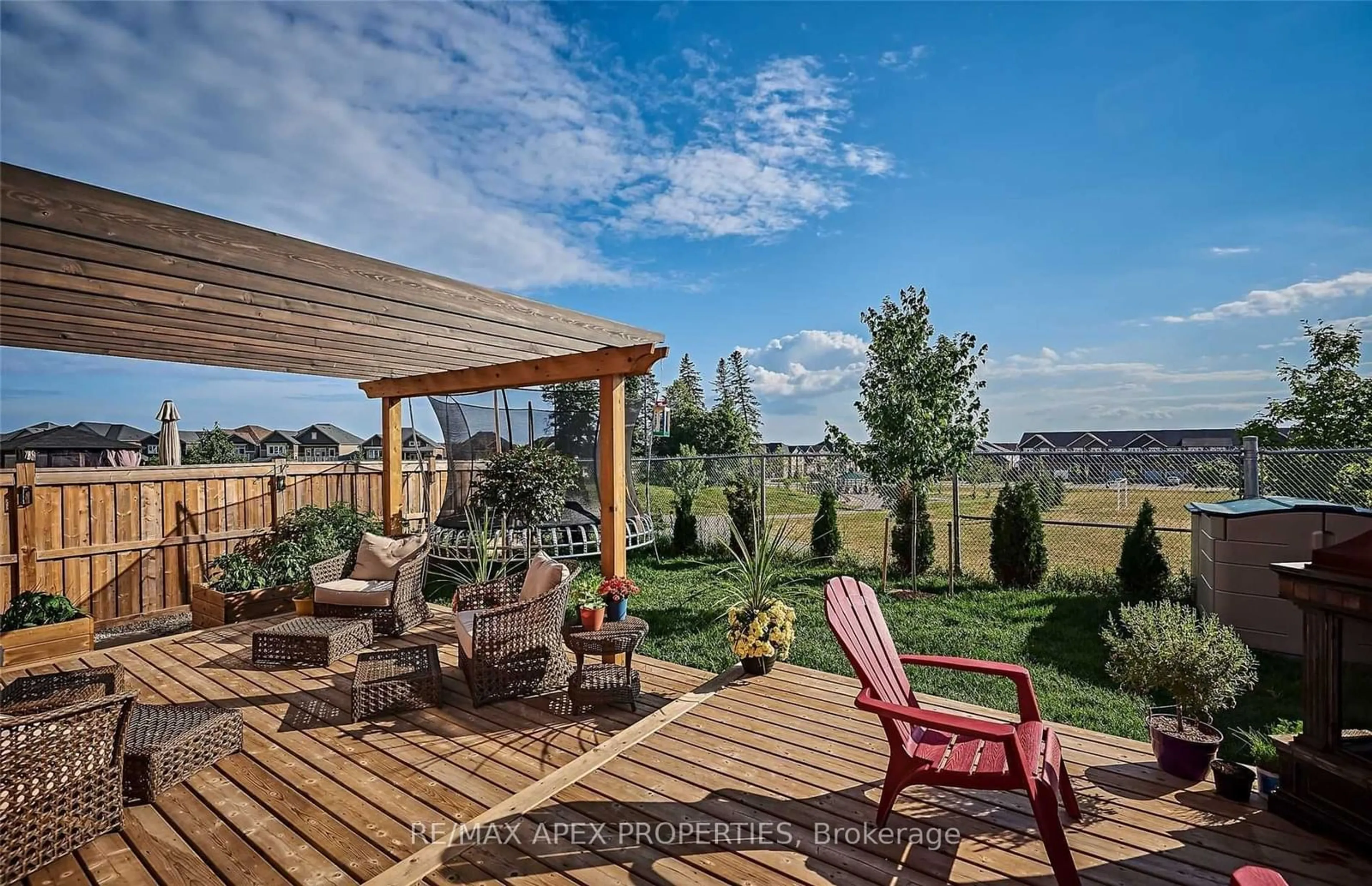 Patio, mountain view for 2420 Victoria Park St, Oshawa Ontario L1L 0C1