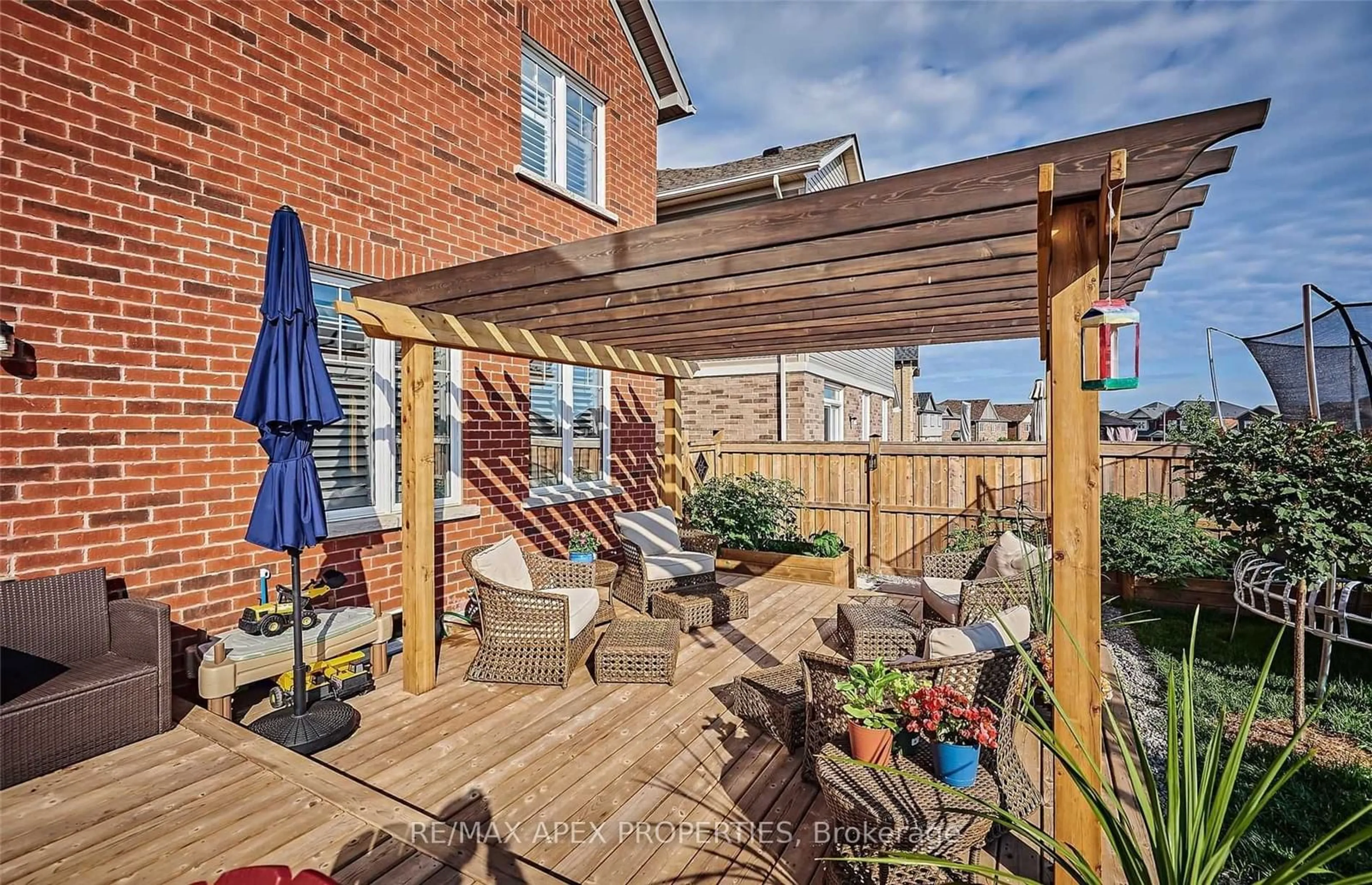 Patio, street for 2420 Victoria Park St, Oshawa Ontario L1L 0C1