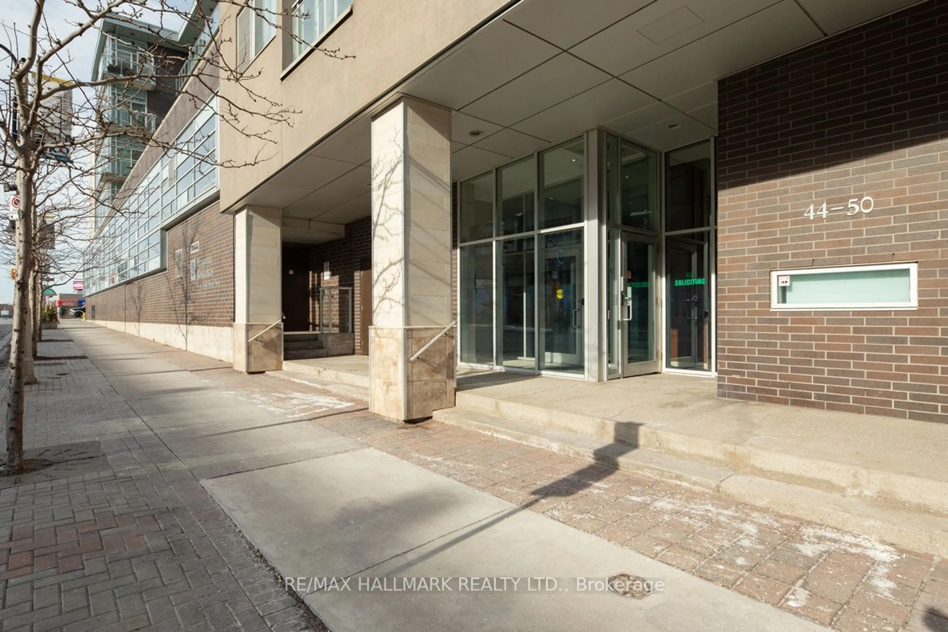 Indoor foyer for 44 Bond St #1004, Oshawa Ontario L1G 6R2