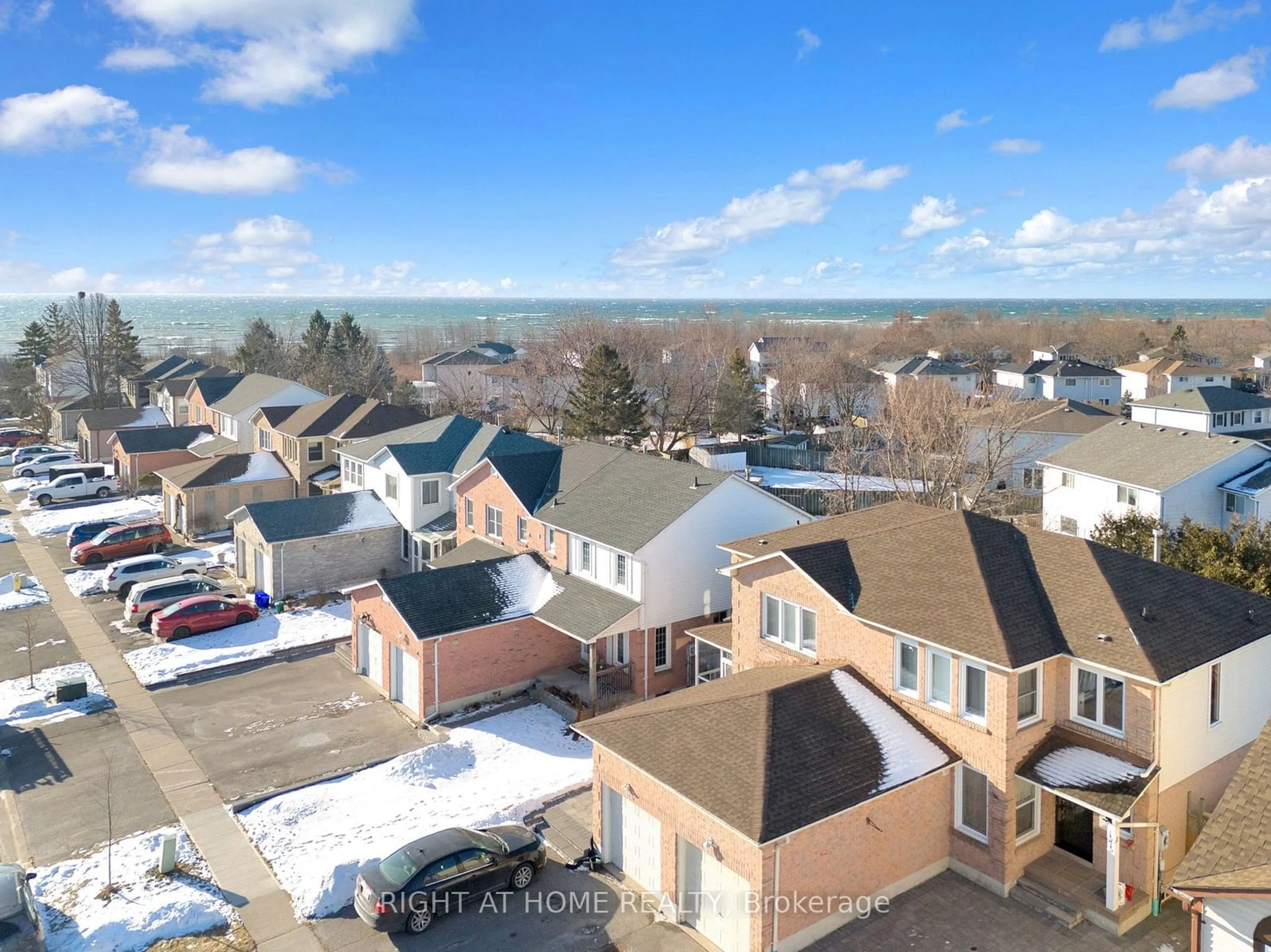 A pic from outside/outdoor area/front of a property/back of a property/a pic from drone, unknown for 1569 Connery Cres, Oshawa Ontario L1J 8G3