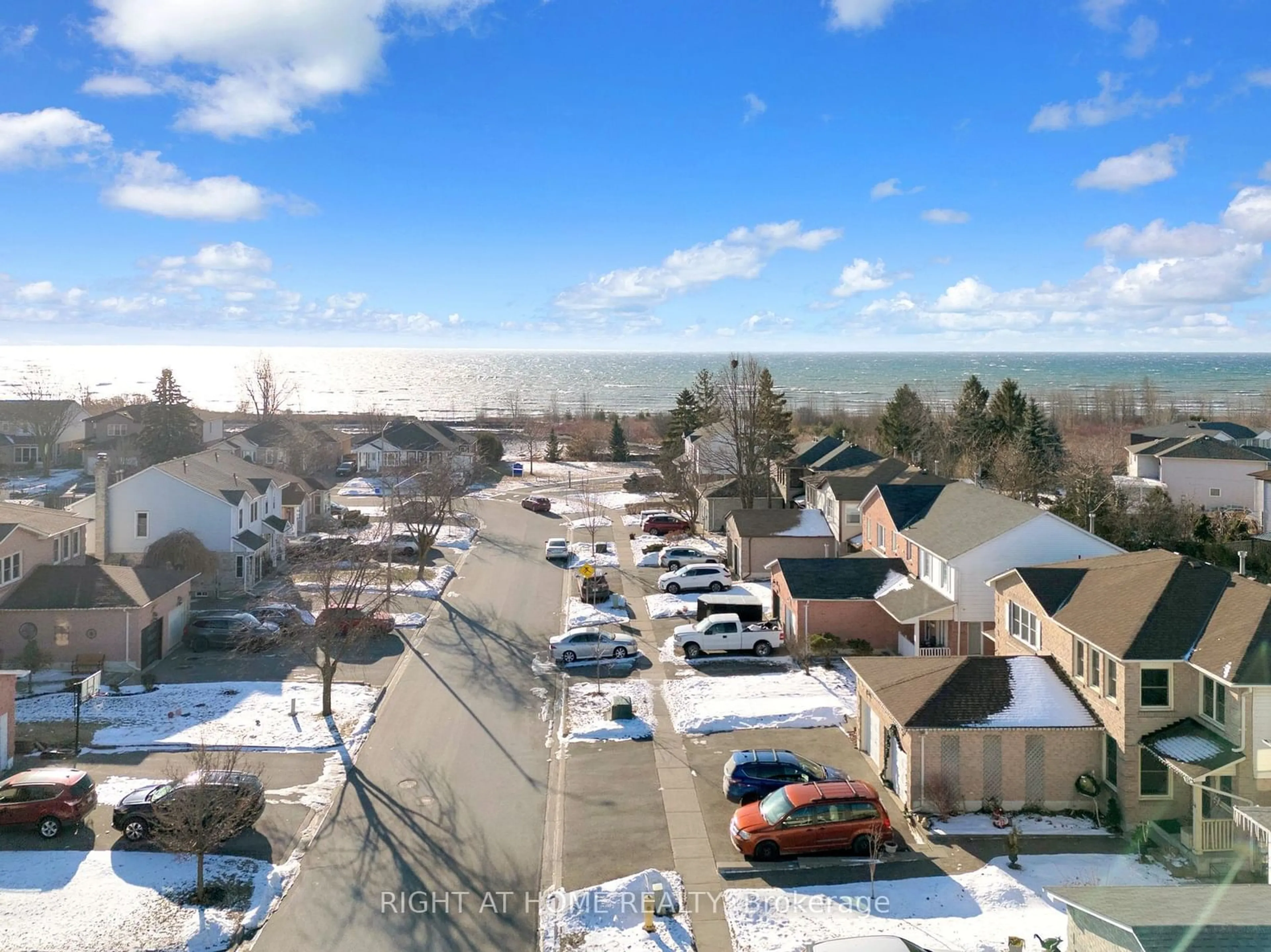 A pic from outside/outdoor area/front of a property/back of a property/a pic from drone, unknown for 1569 Connery Cres, Oshawa Ontario L1J 8G3