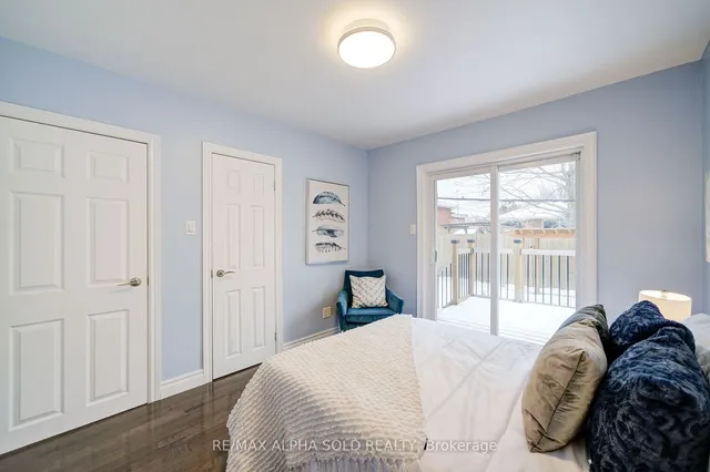 Primary image of 86 Lowcrest Blvd