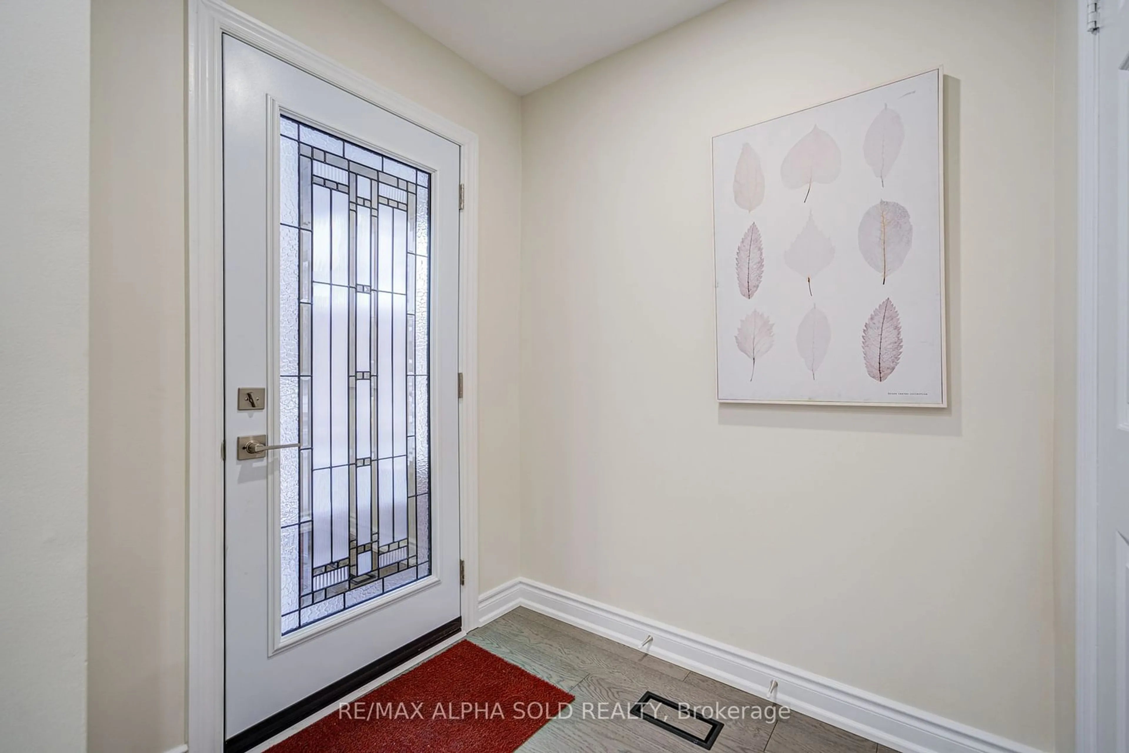 Indoor entryway for 126 Chapel Park Sq, Toronto Ontario M1V 2S5