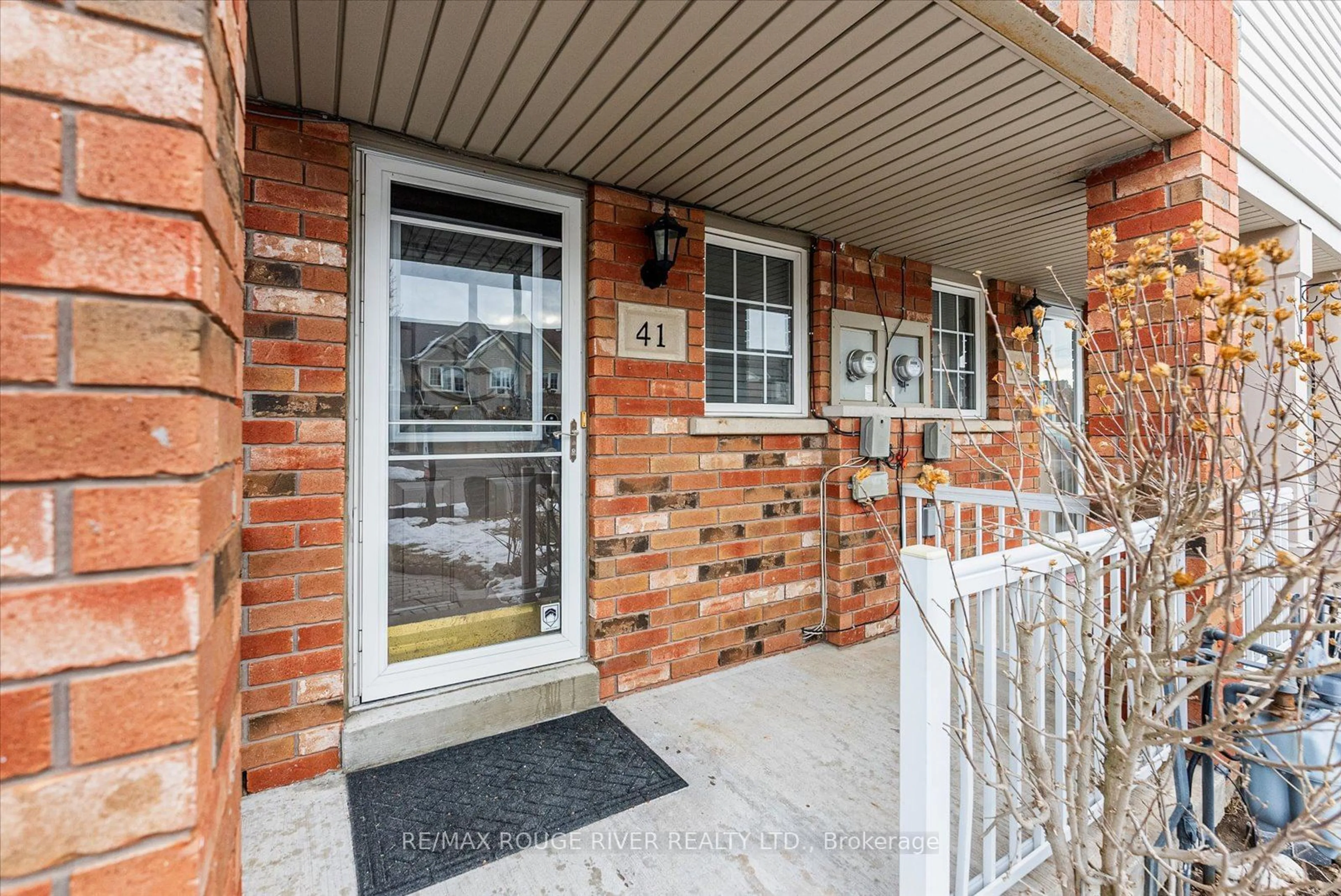 Indoor entryway for 41 Plantation Crt, Whitby Ontario L1P 1R2