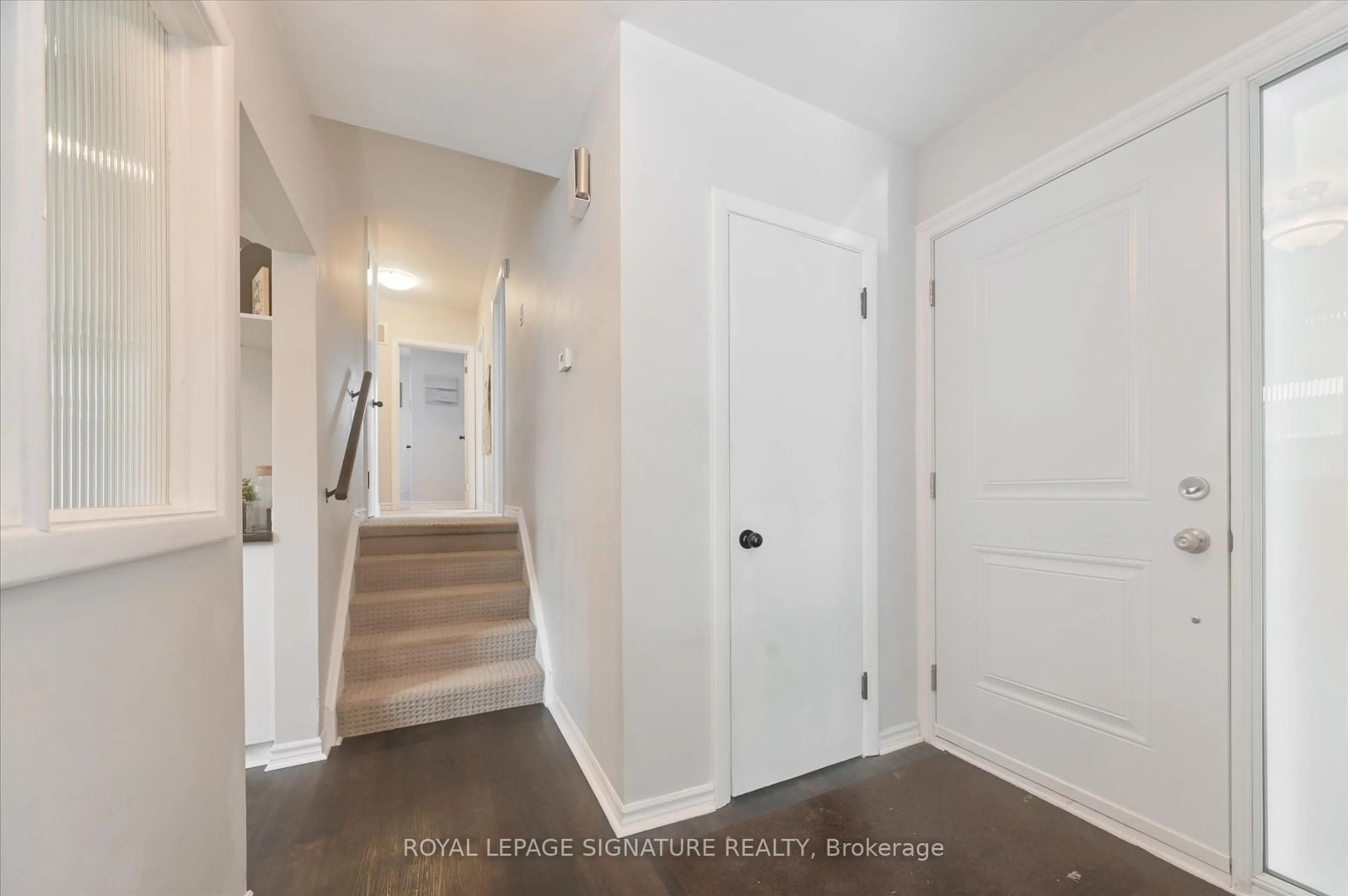 Indoor entryway for 10 Copping Rd, Toronto Ontario M1G 3J8