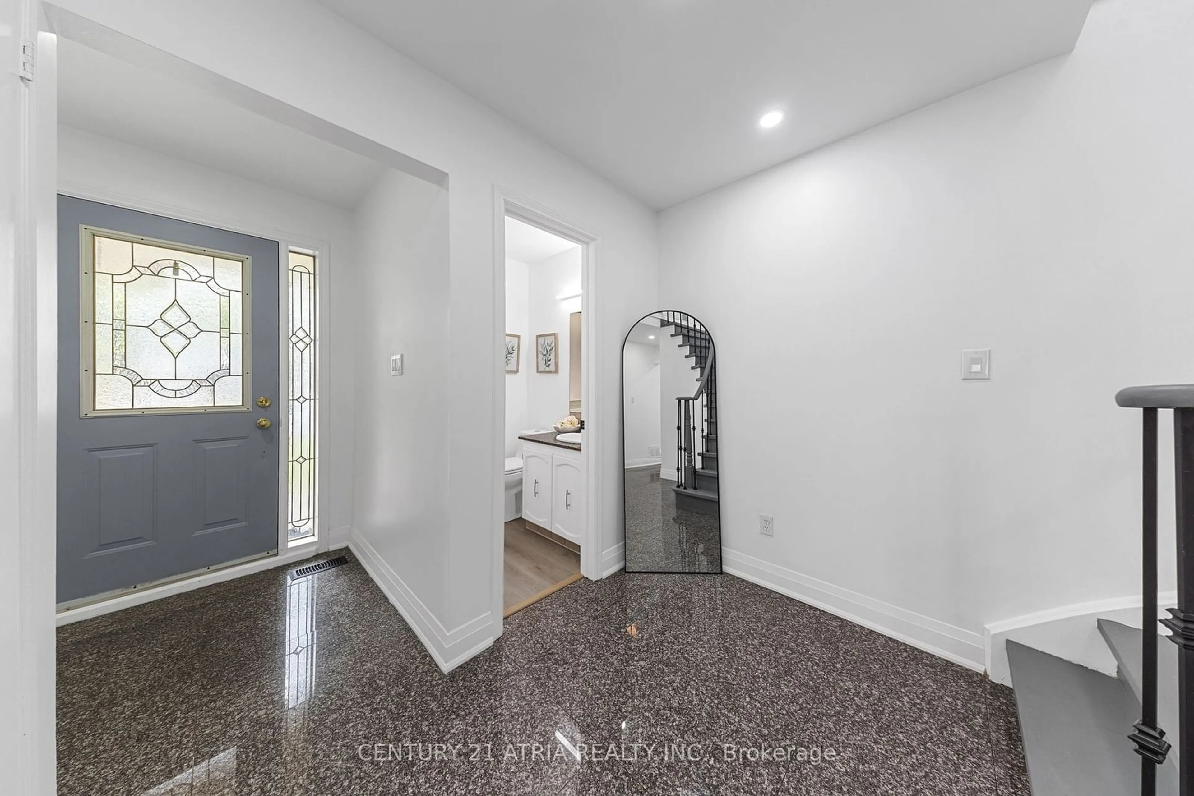 Indoor entryway for 392 Gothic Dr, Oshawa Ontario L1G 7S4