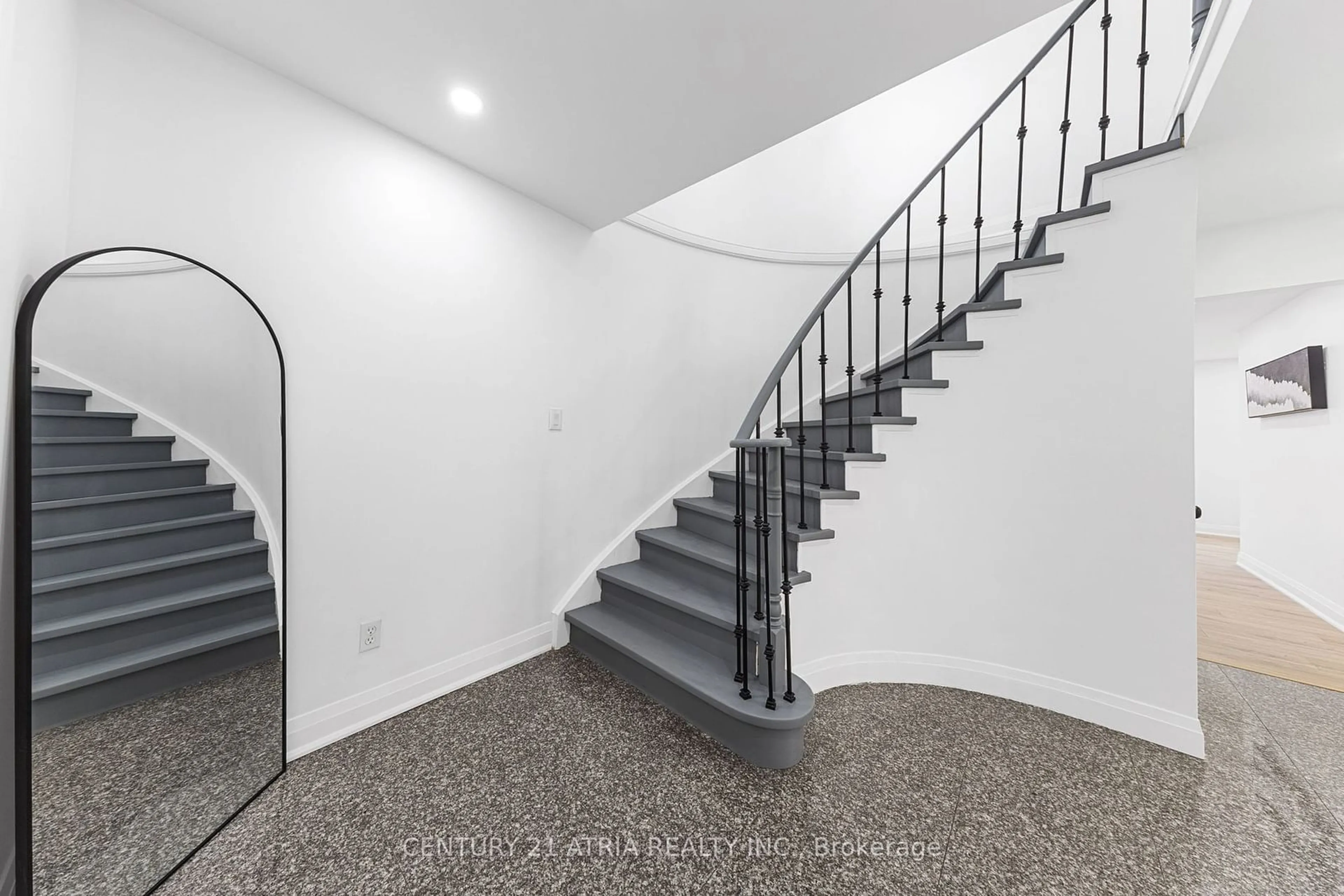 Stairs for 392 Gothic Dr, Oshawa Ontario L1G 7S4