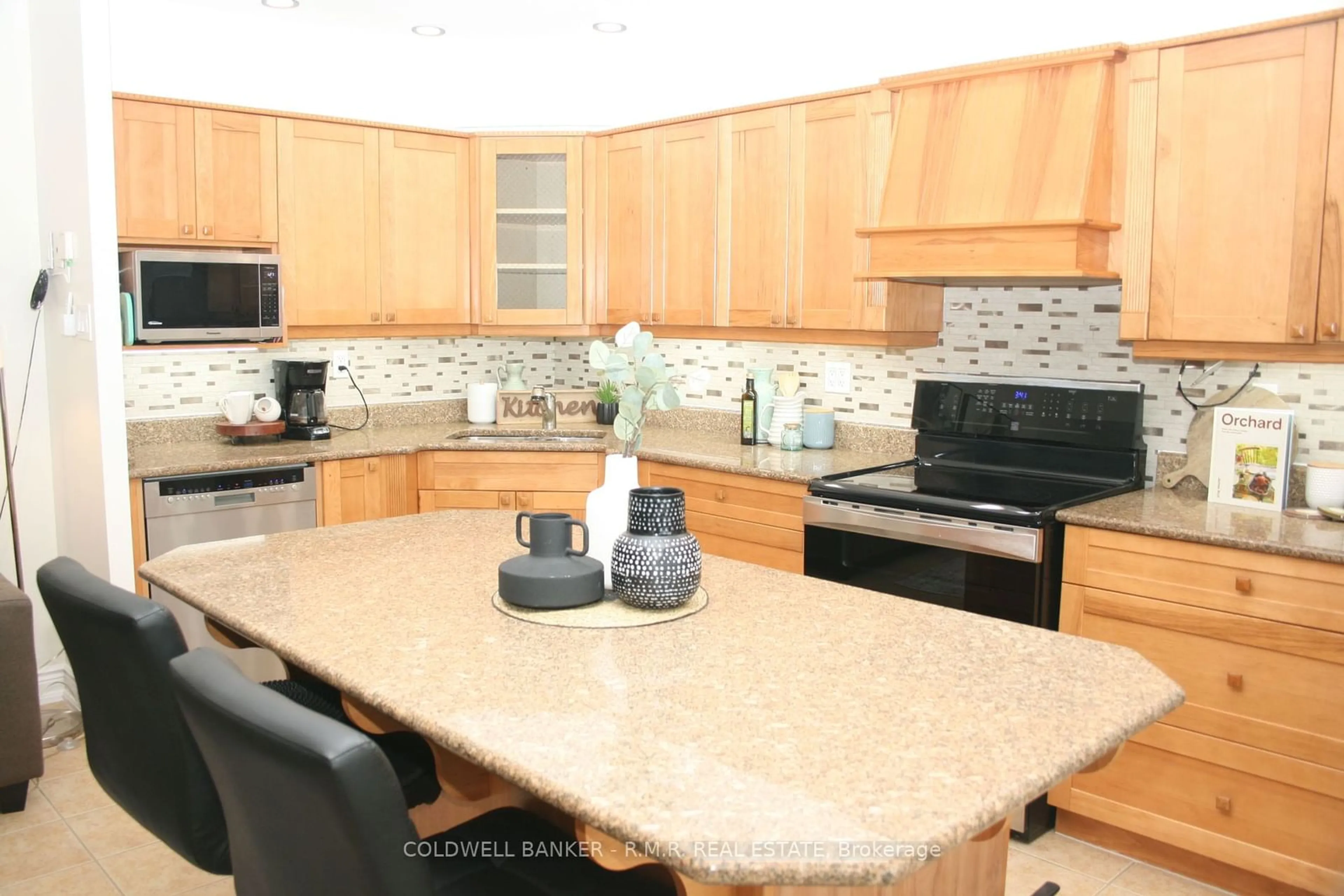 Open concept kitchen, ceramic/tile floor for 301 Prudential Dr #1711, Toronto Ontario M1P 4V3