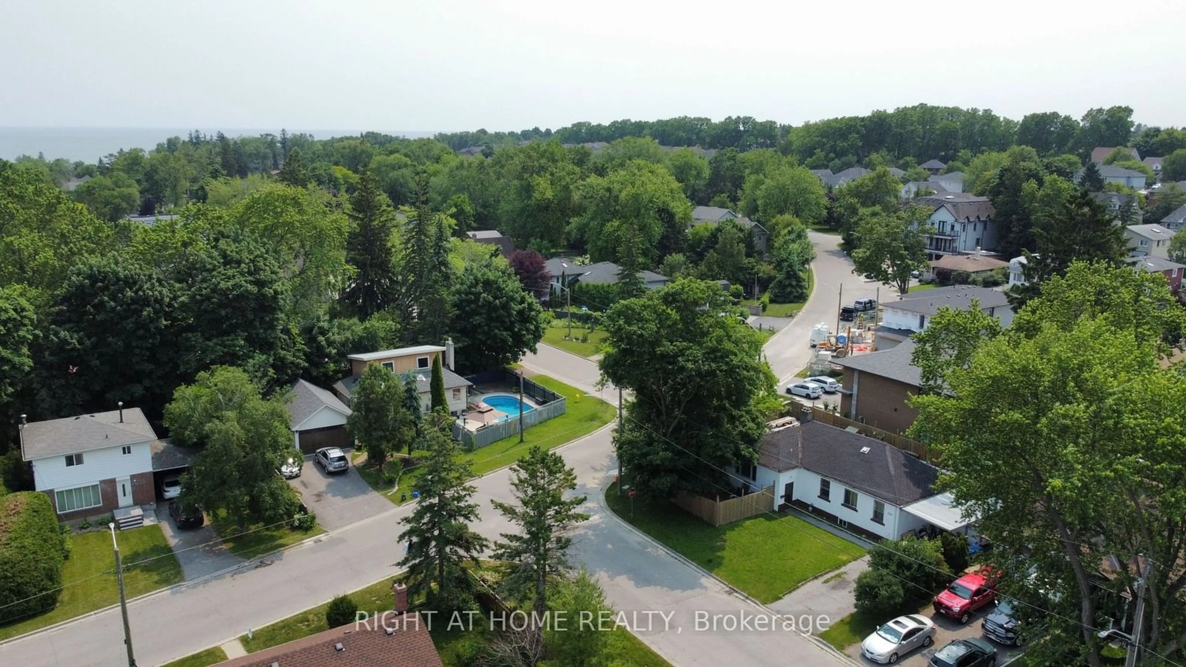 A pic from outside/outdoor area/front of a property/back of a property/a pic from drone, water/lake/river/ocean view for 668 Marksbury Rd, Pickering Ontario L1W 2T2