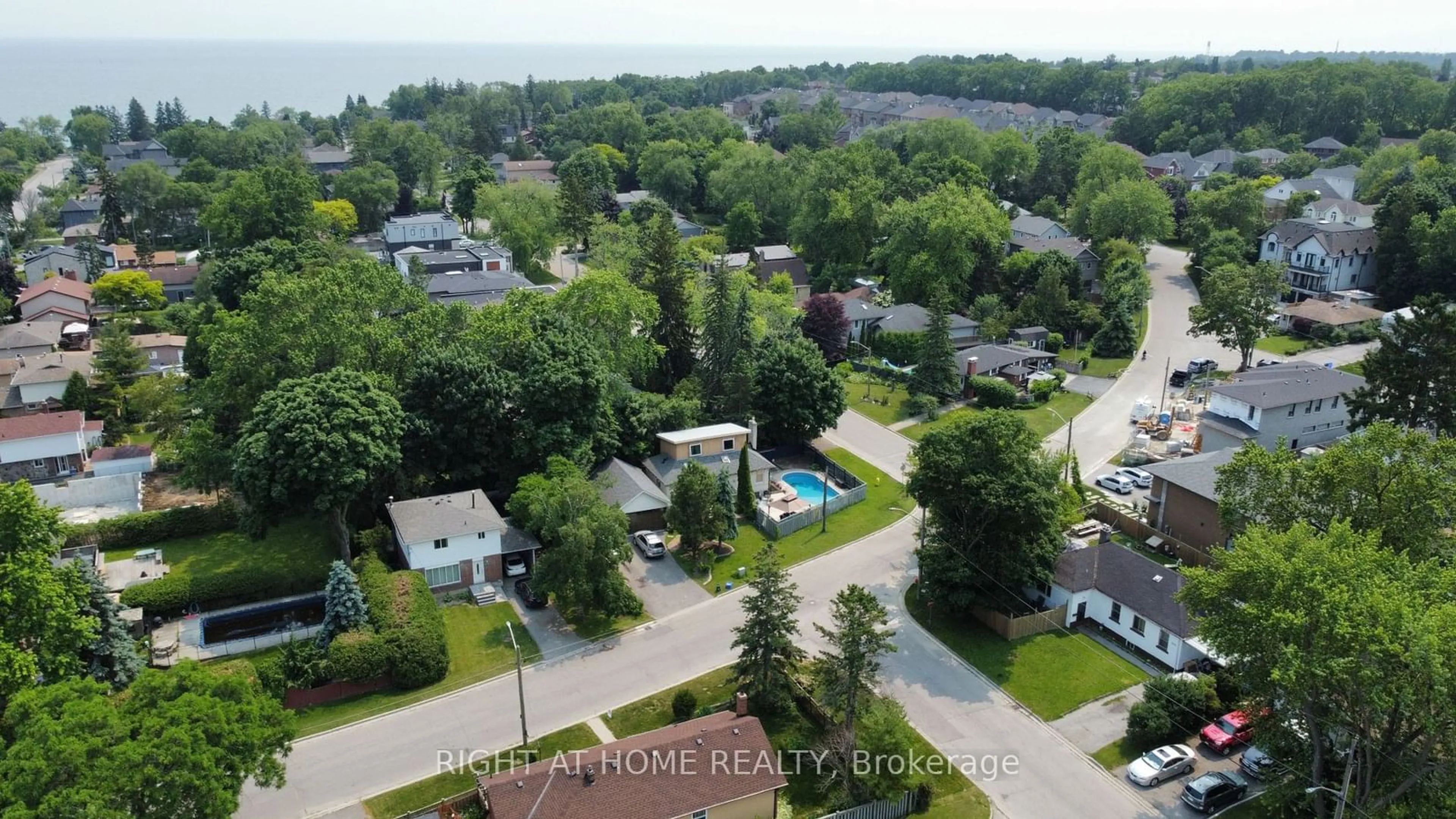 A pic from outside/outdoor area/front of a property/back of a property/a pic from drone, water/lake/river/ocean view for 668 Marksbury Rd, Pickering Ontario L1W 2T2